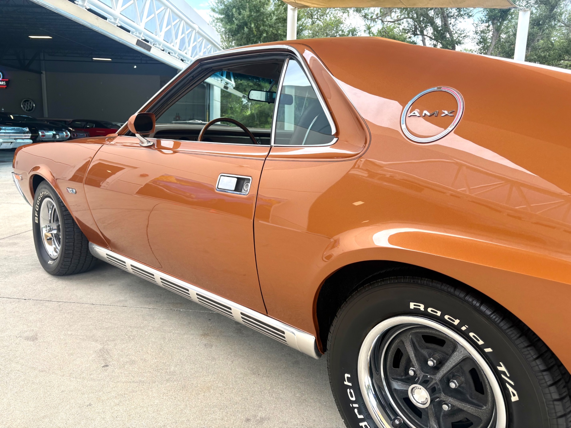 Vehicle photo 14