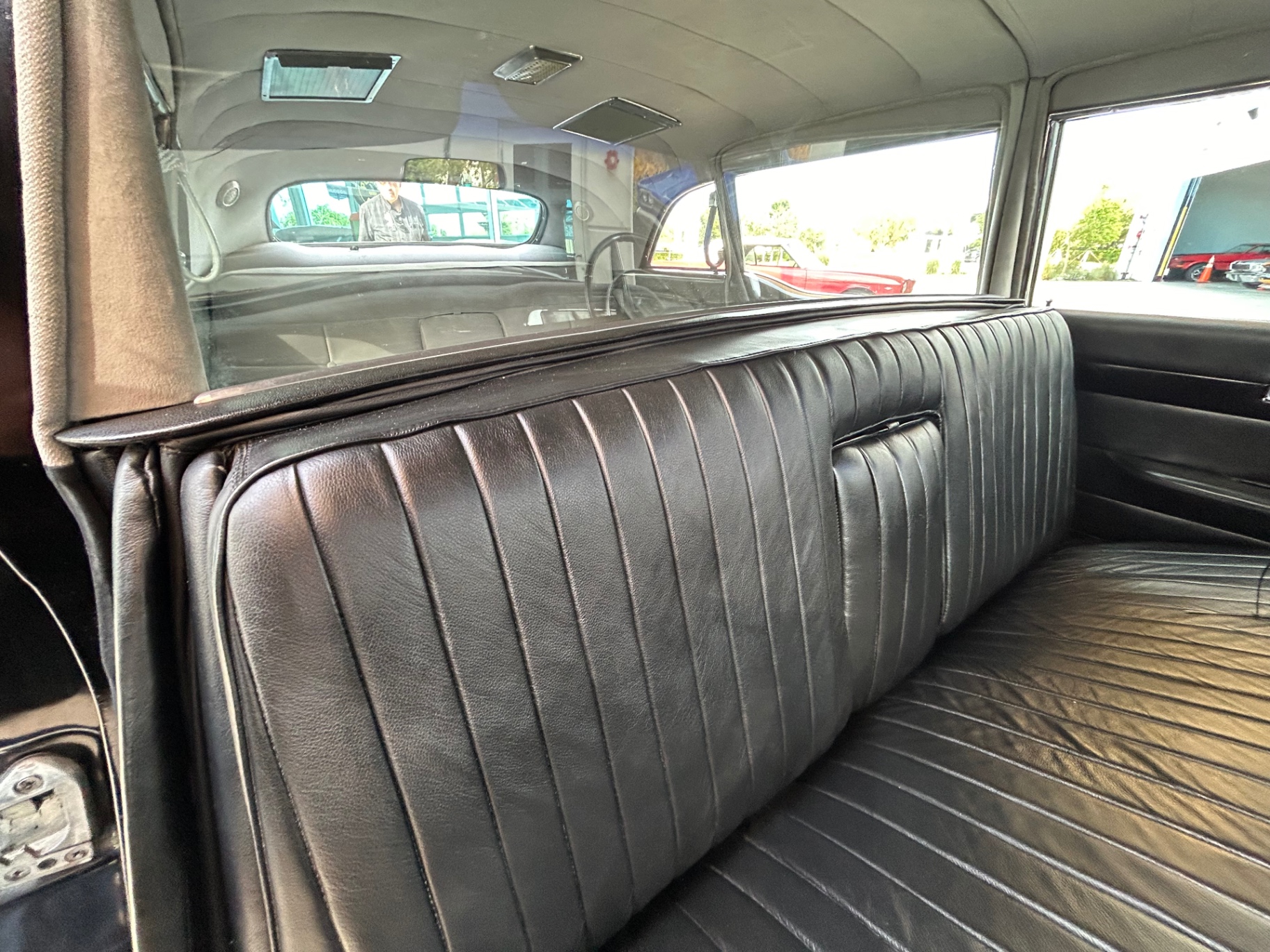 Vehicle photo 30