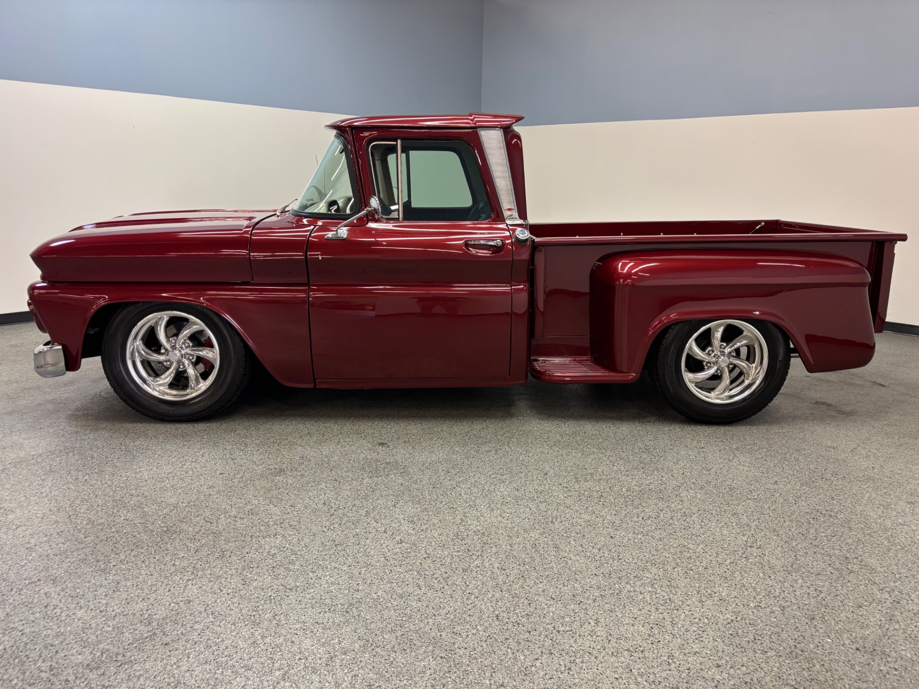 Vehicle photo 3