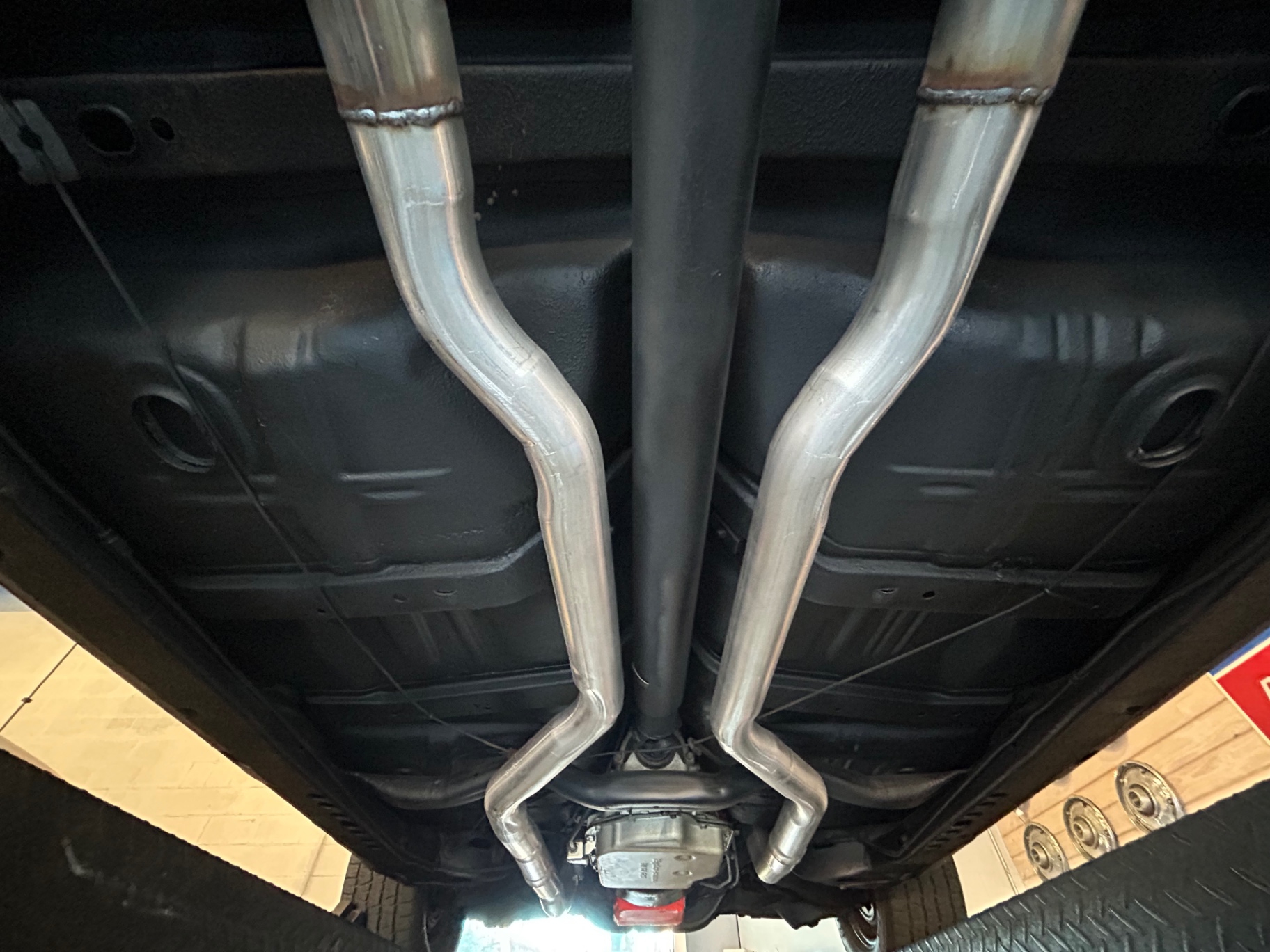 Vehicle photo 37