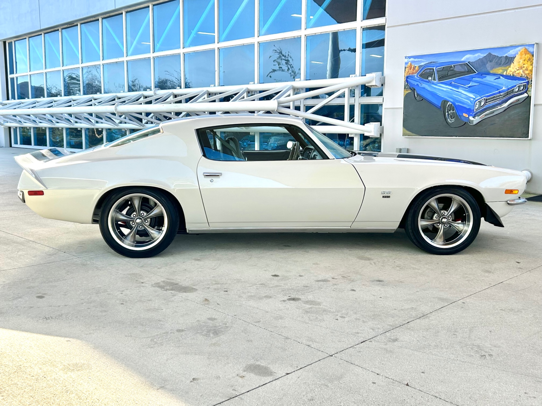 Vehicle photo 4