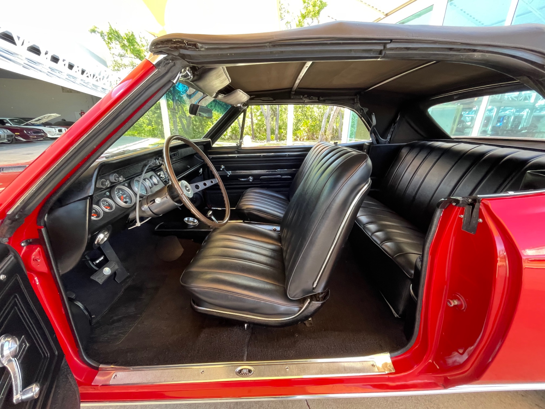 Vehicle photo 44