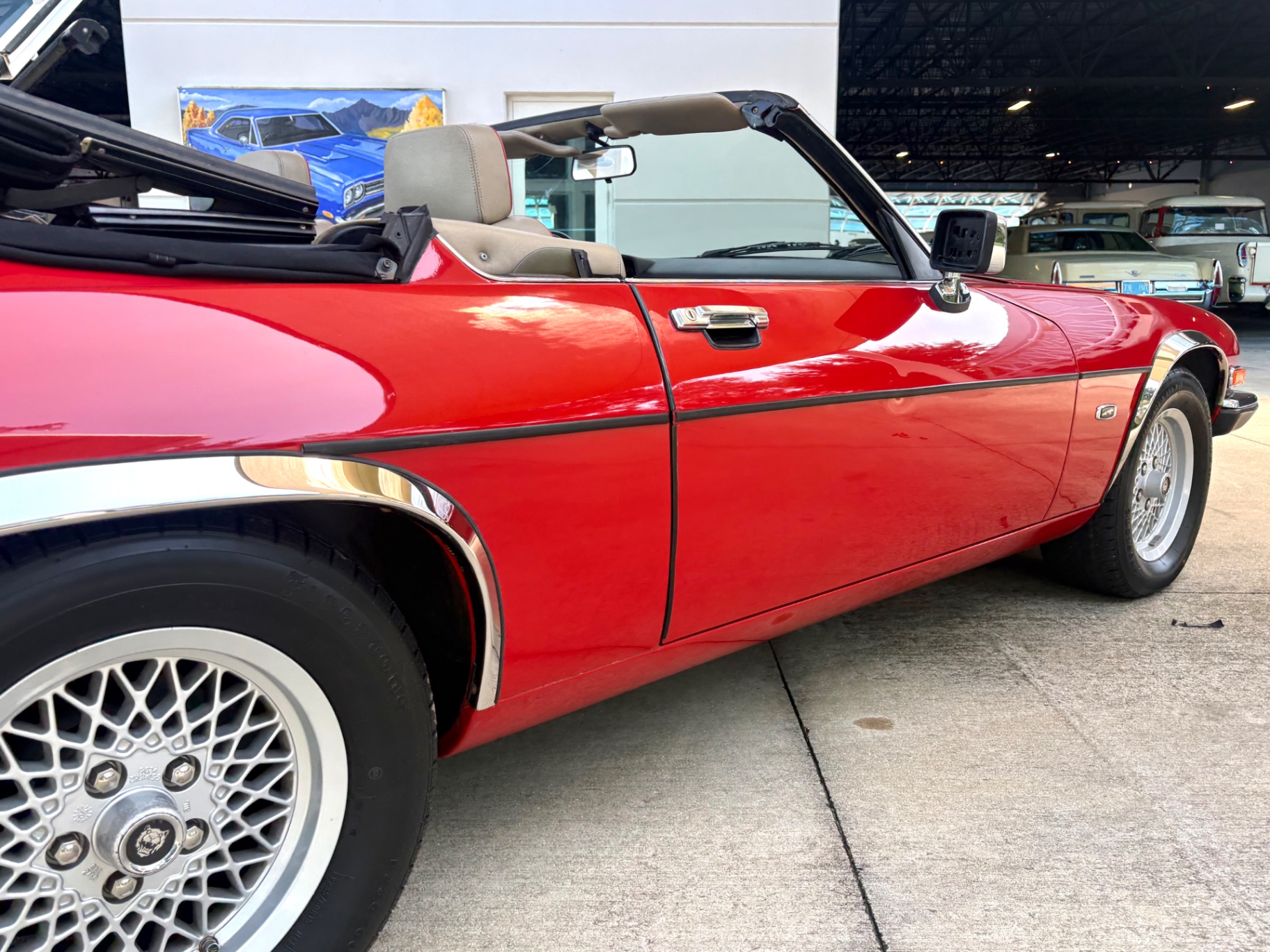 Vehicle photo 17