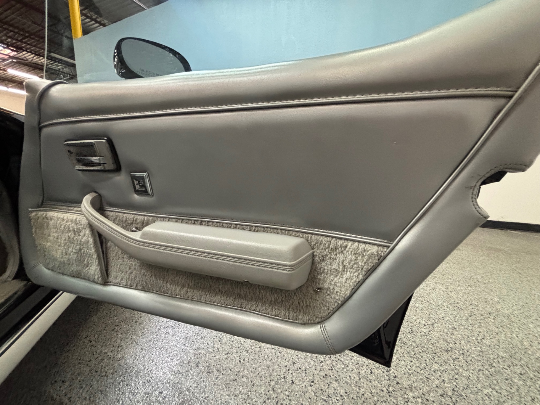 Vehicle photo 32