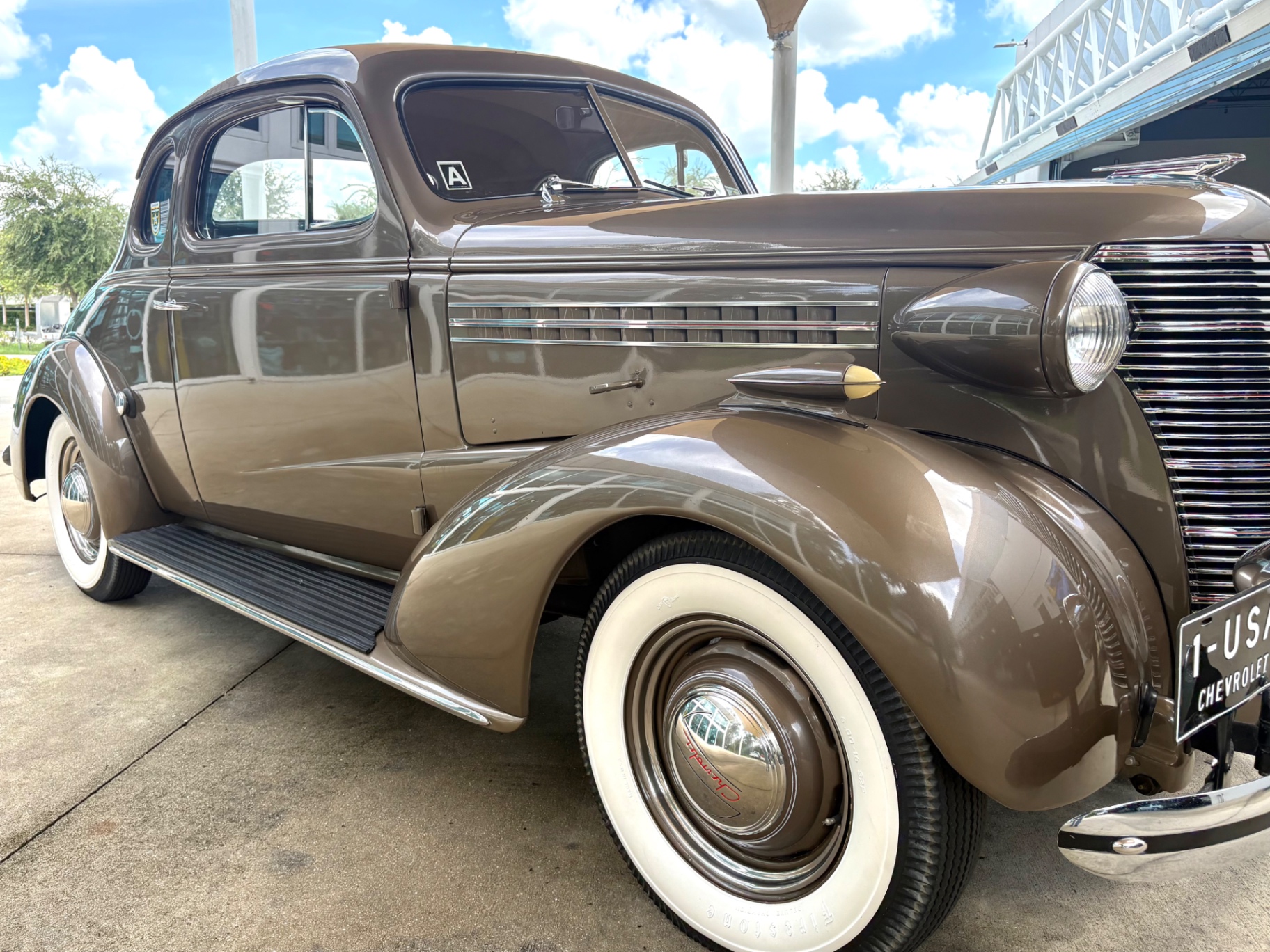 Vehicle photo 19