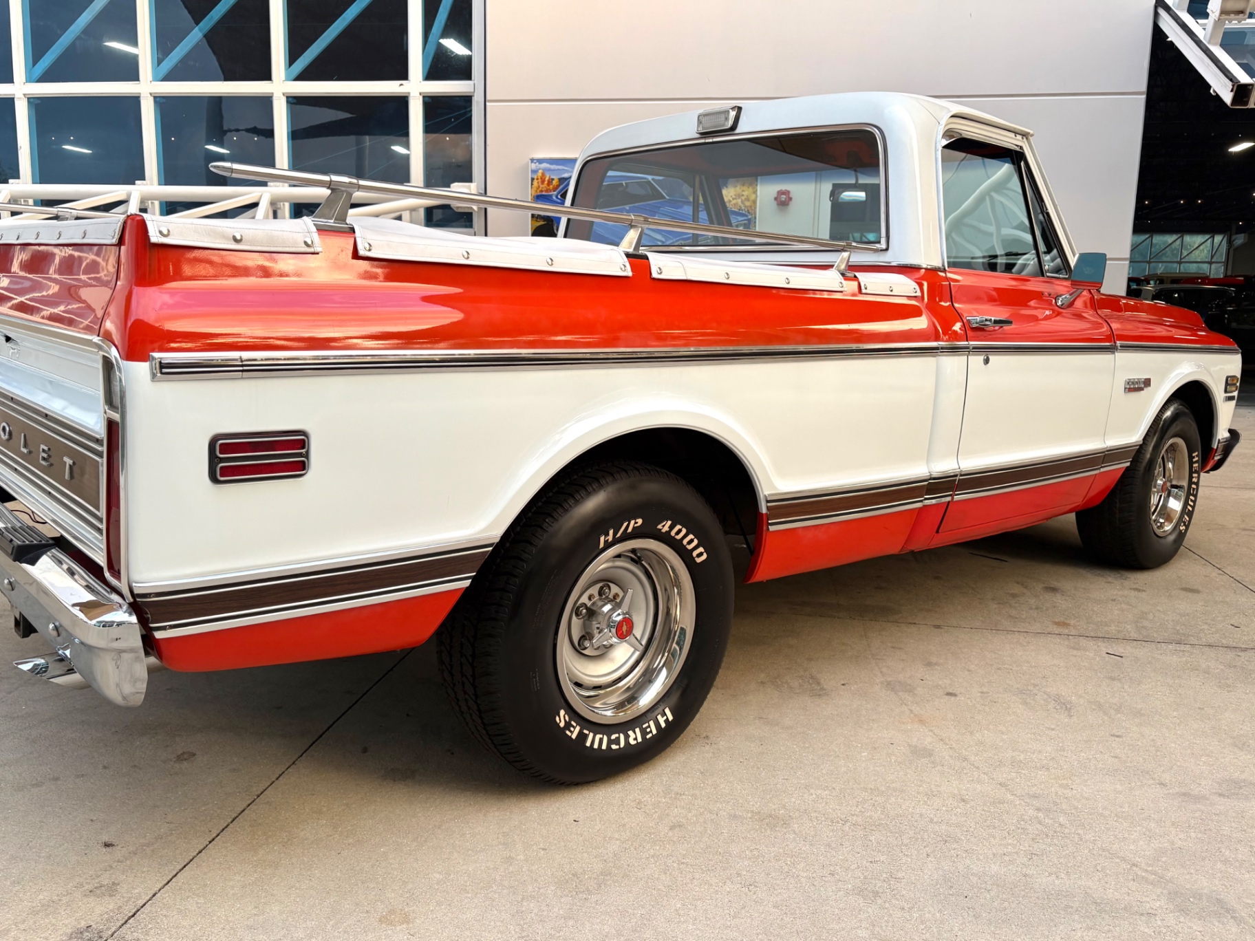 Vehicle photo 16