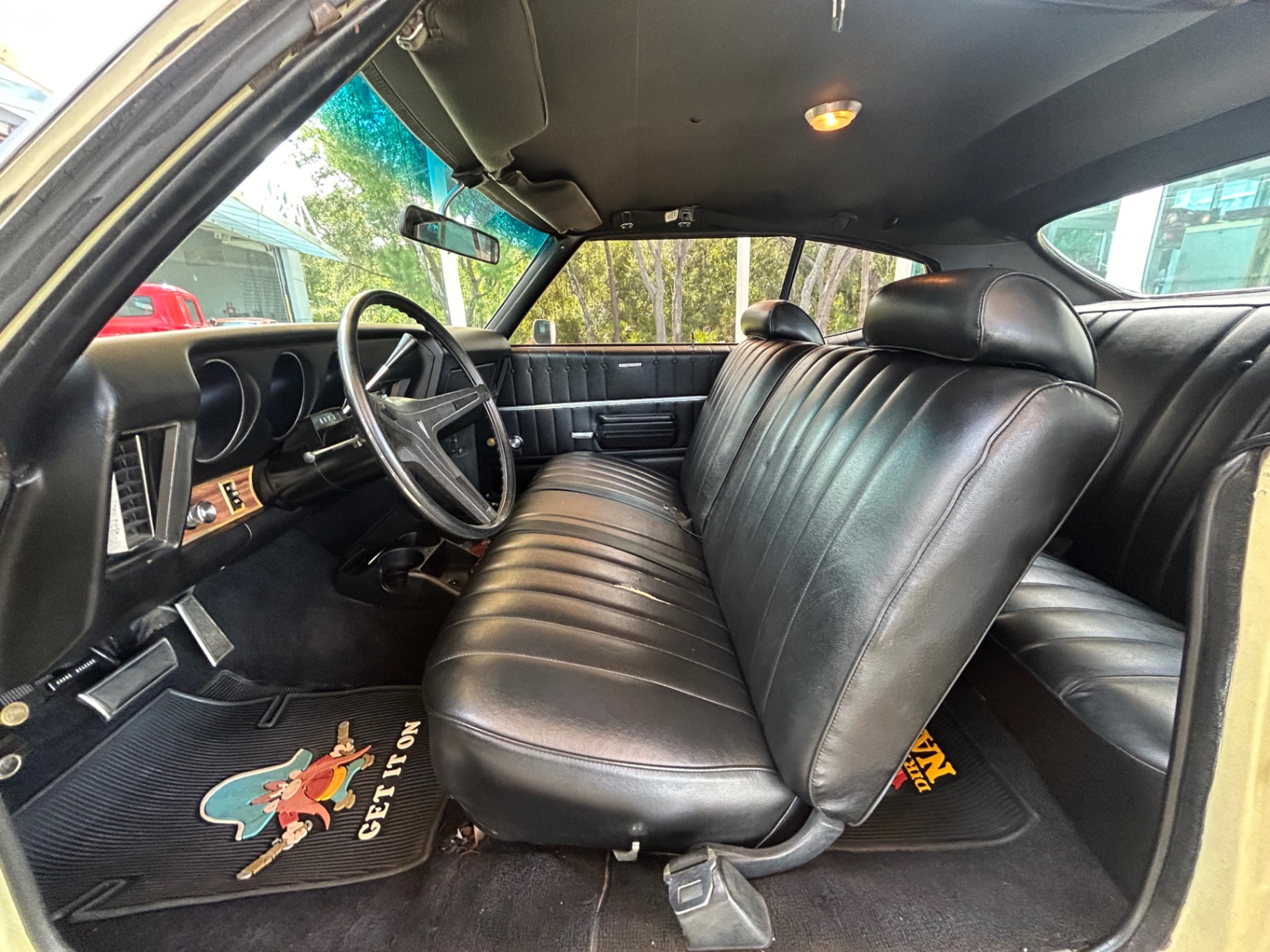 Vehicle photo 20