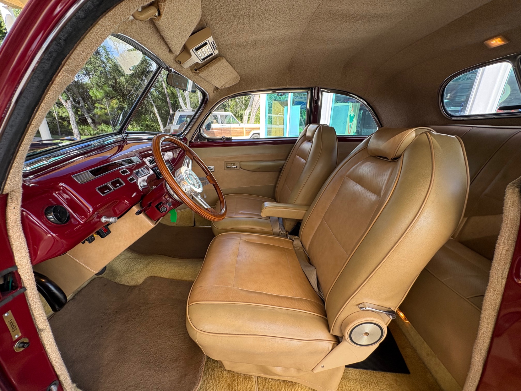 Vehicle photo 29