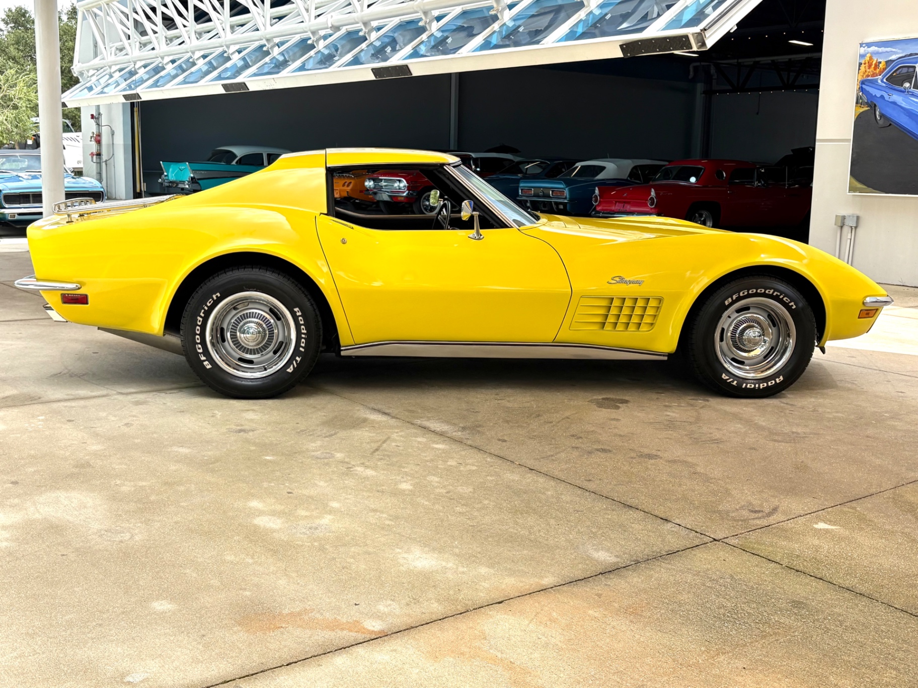 Vehicle photo 5