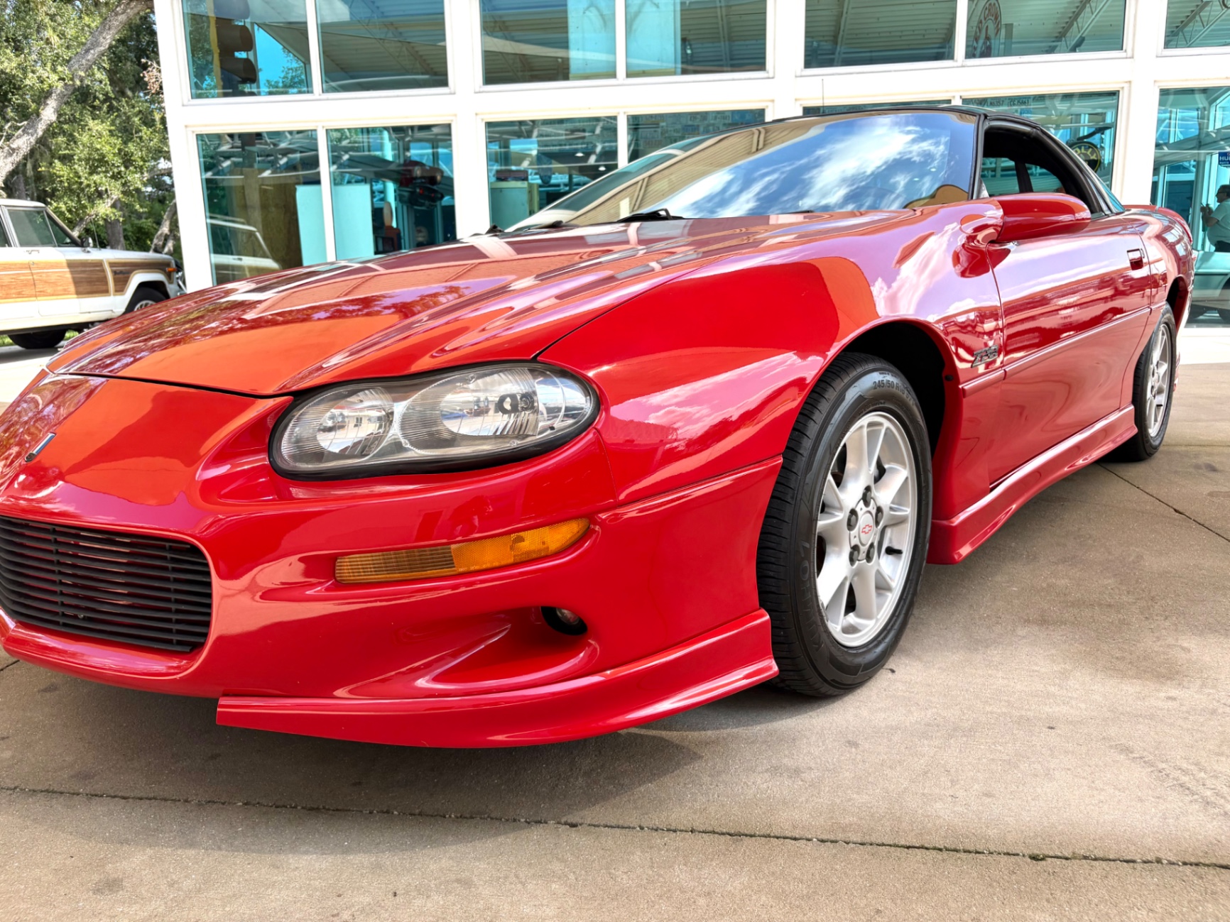 Vehicle photo 13