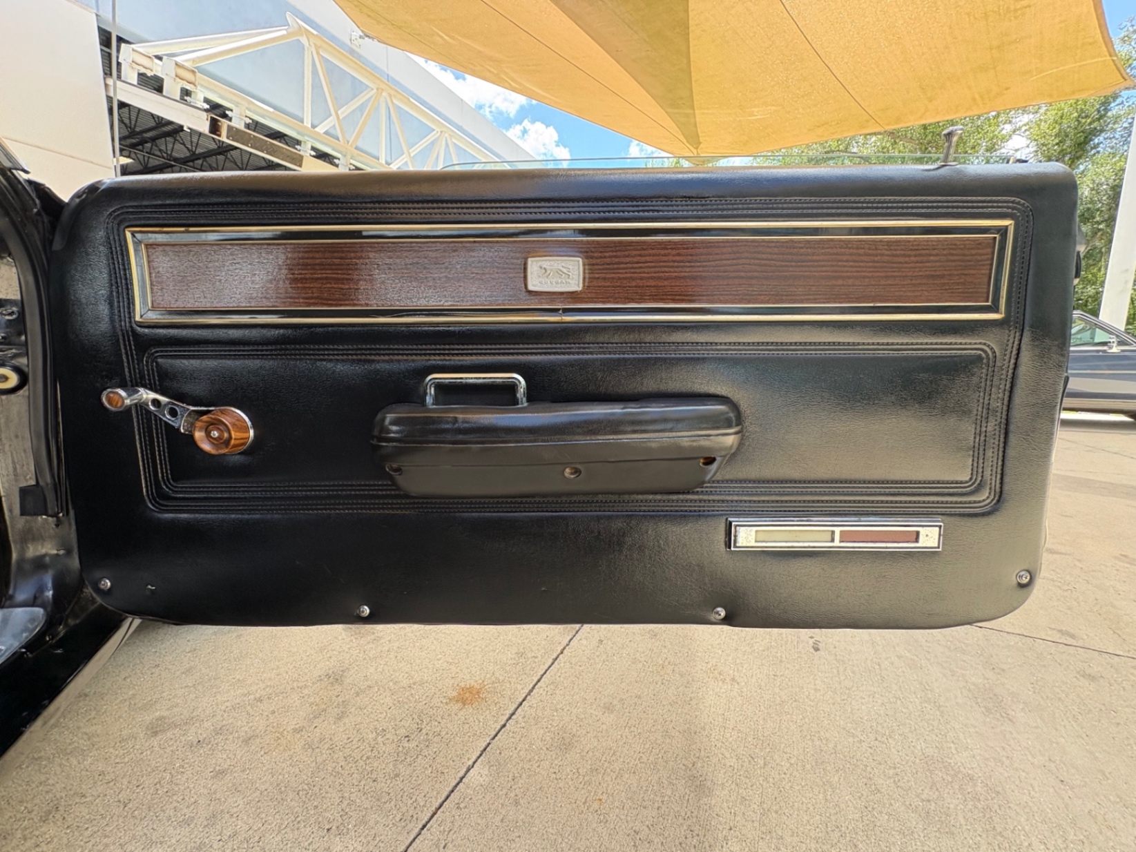 Vehicle photo 37
