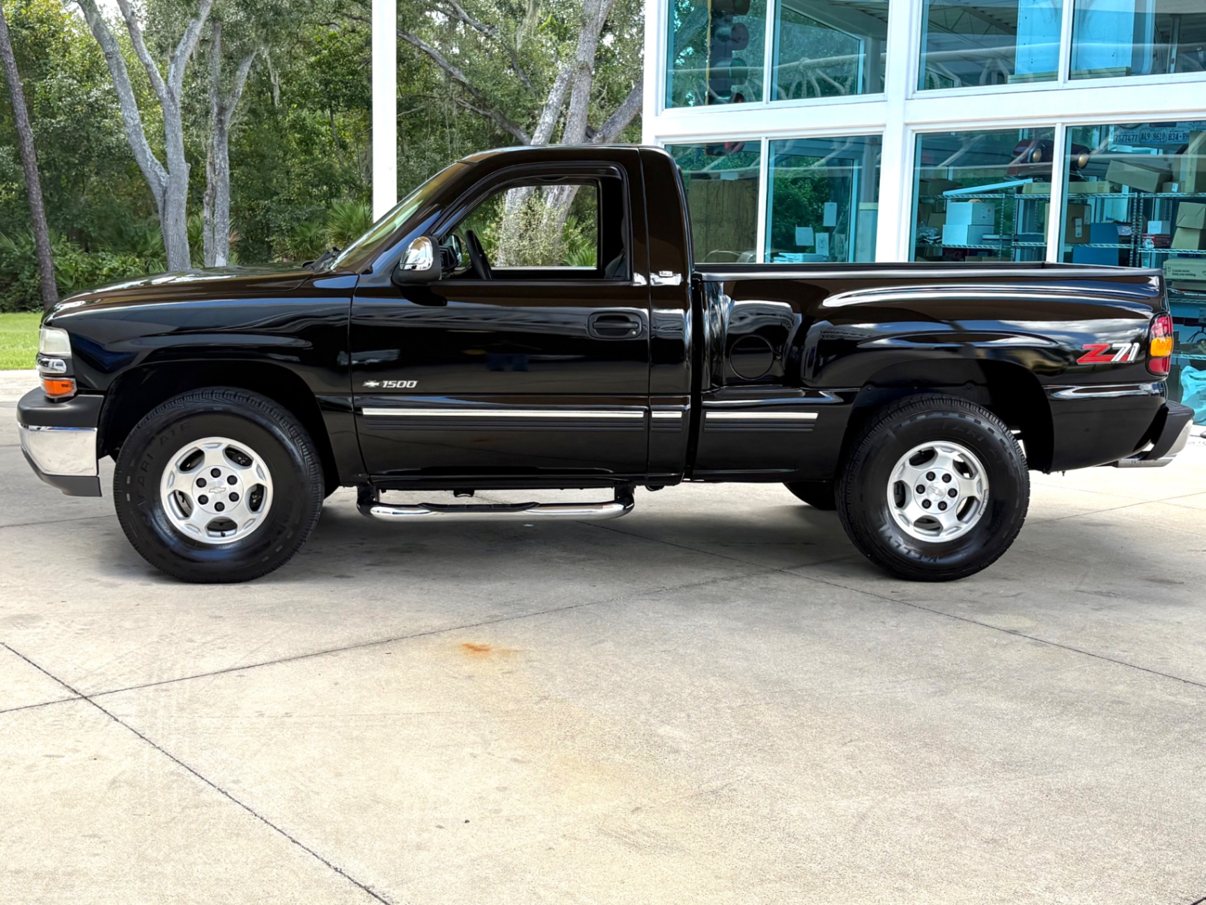 Vehicle photo 9