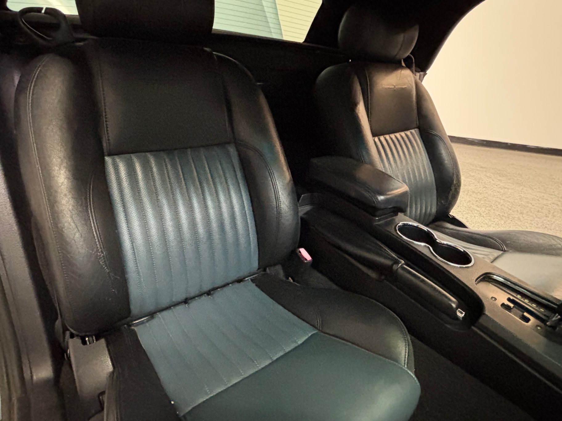 Vehicle photo 30