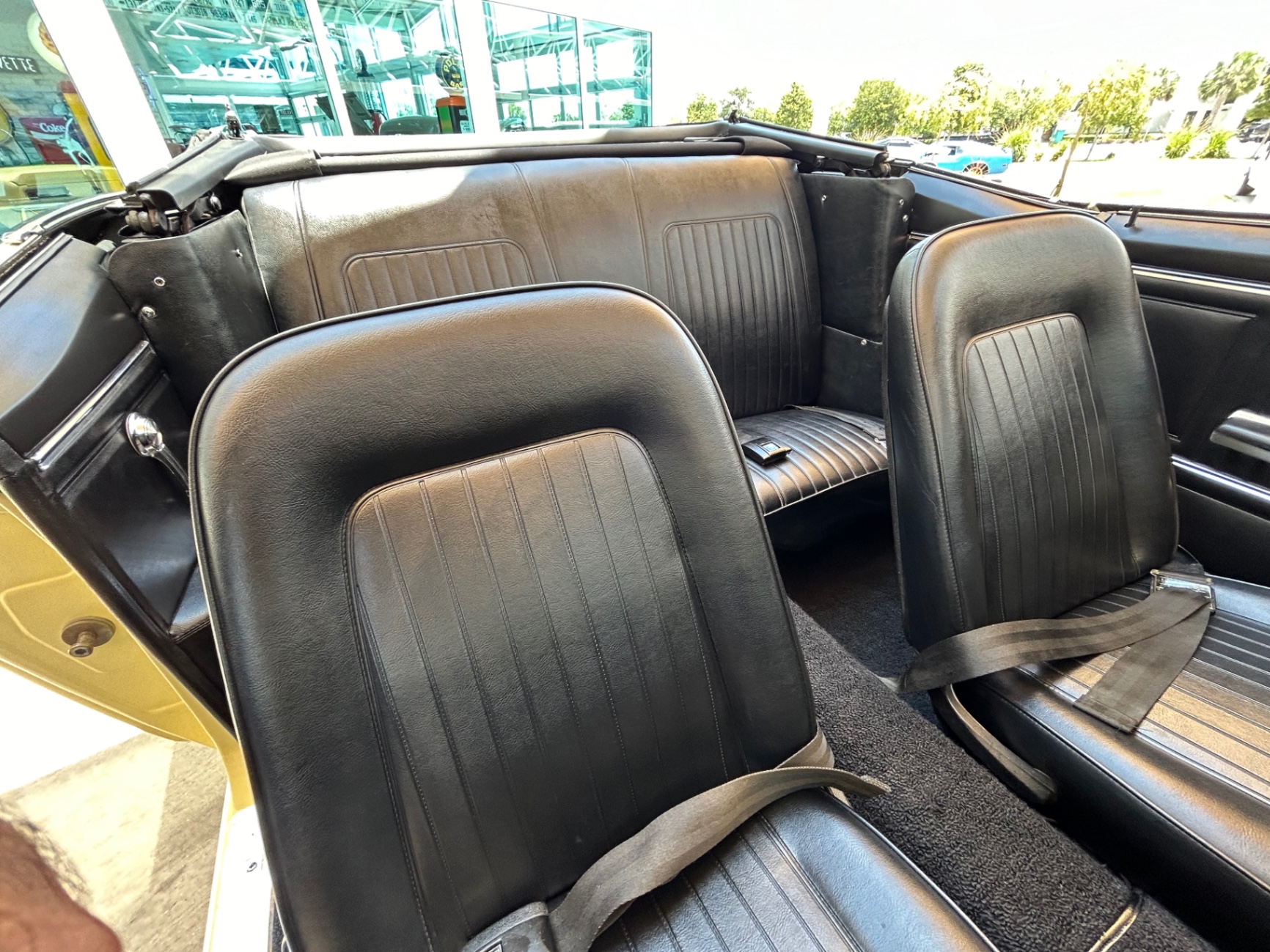 Vehicle photo 30