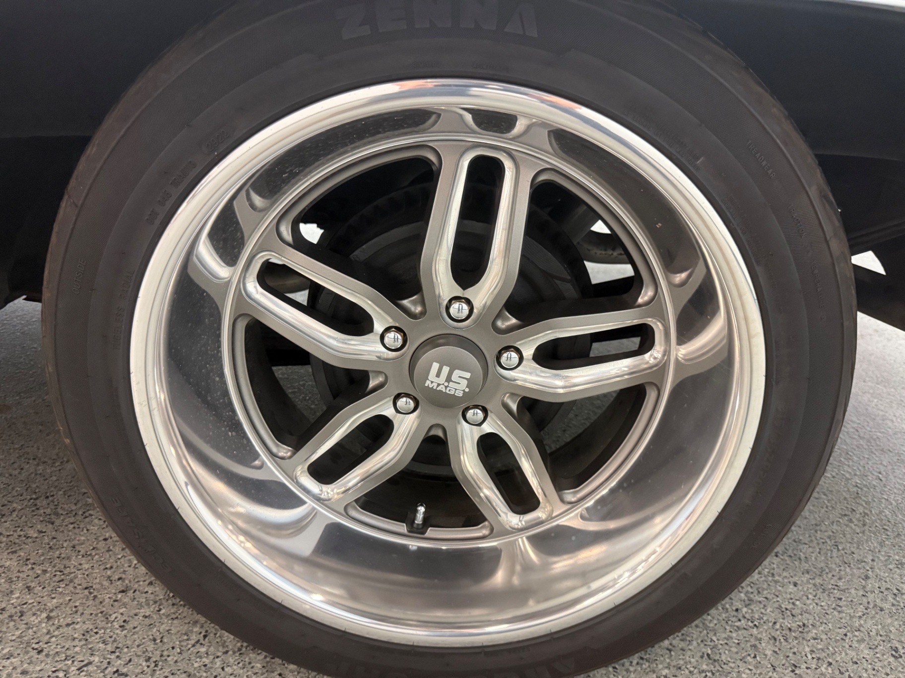 Vehicle photo 19