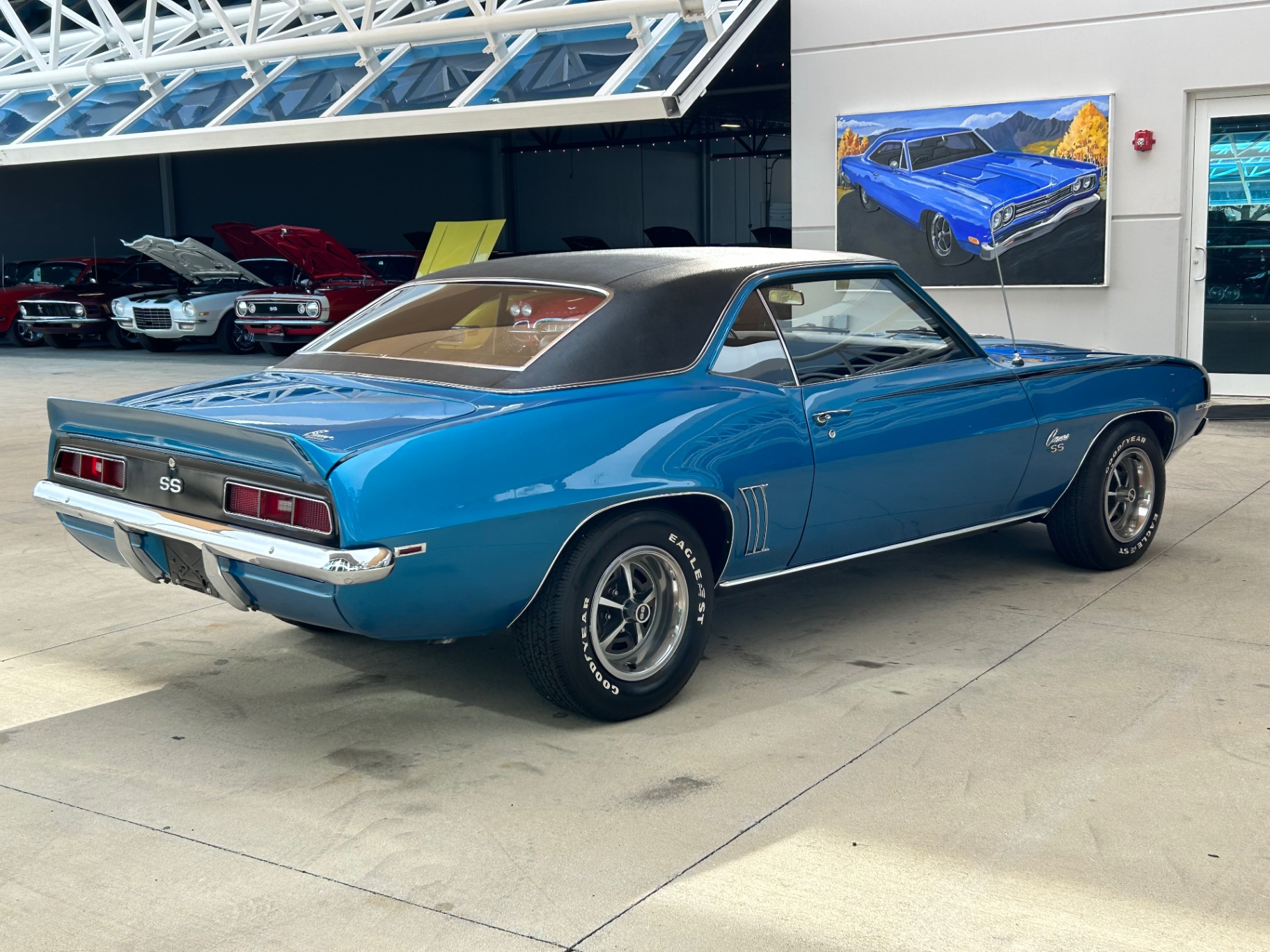 Vehicle photo 5