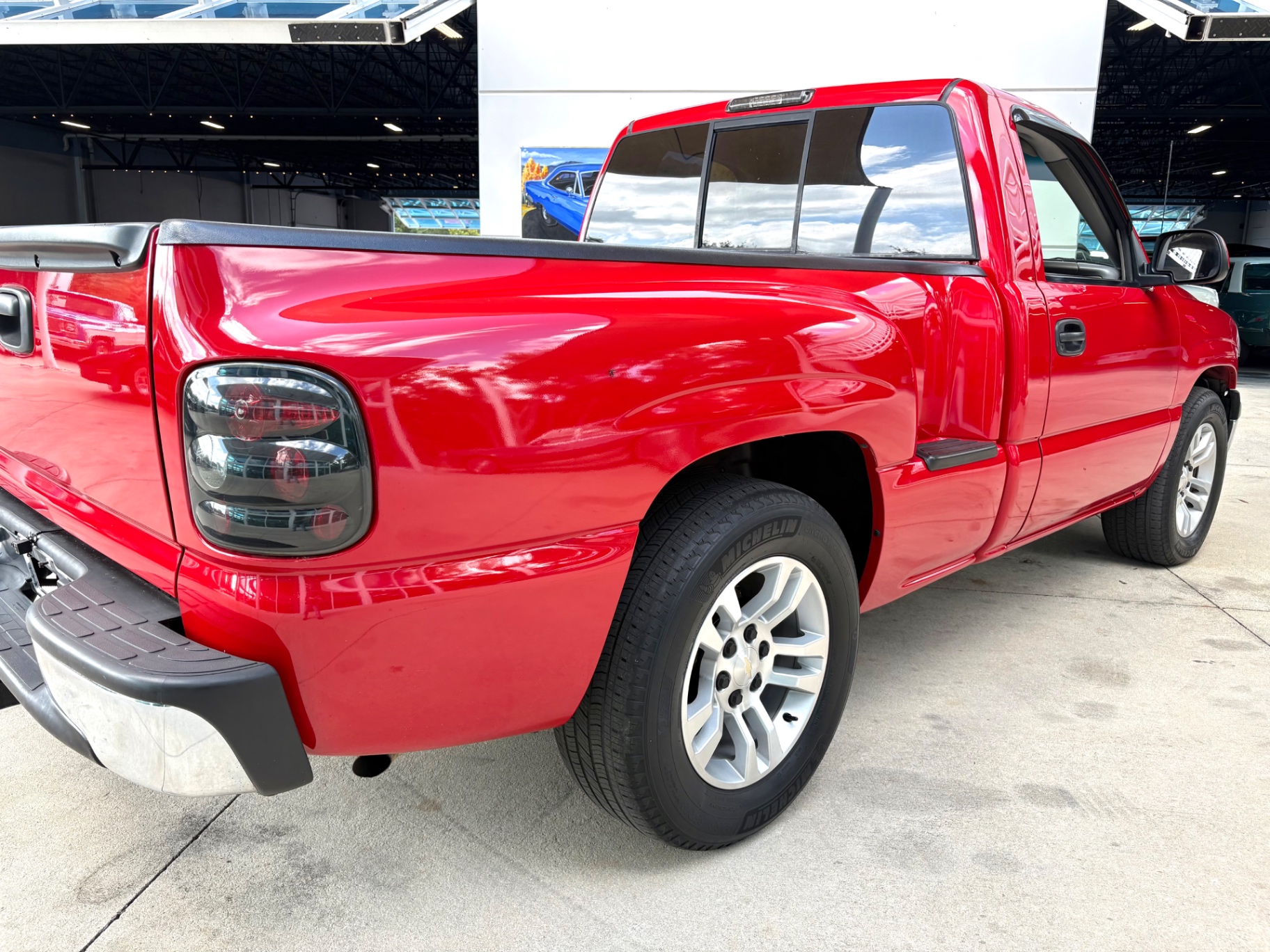 Vehicle photo 16