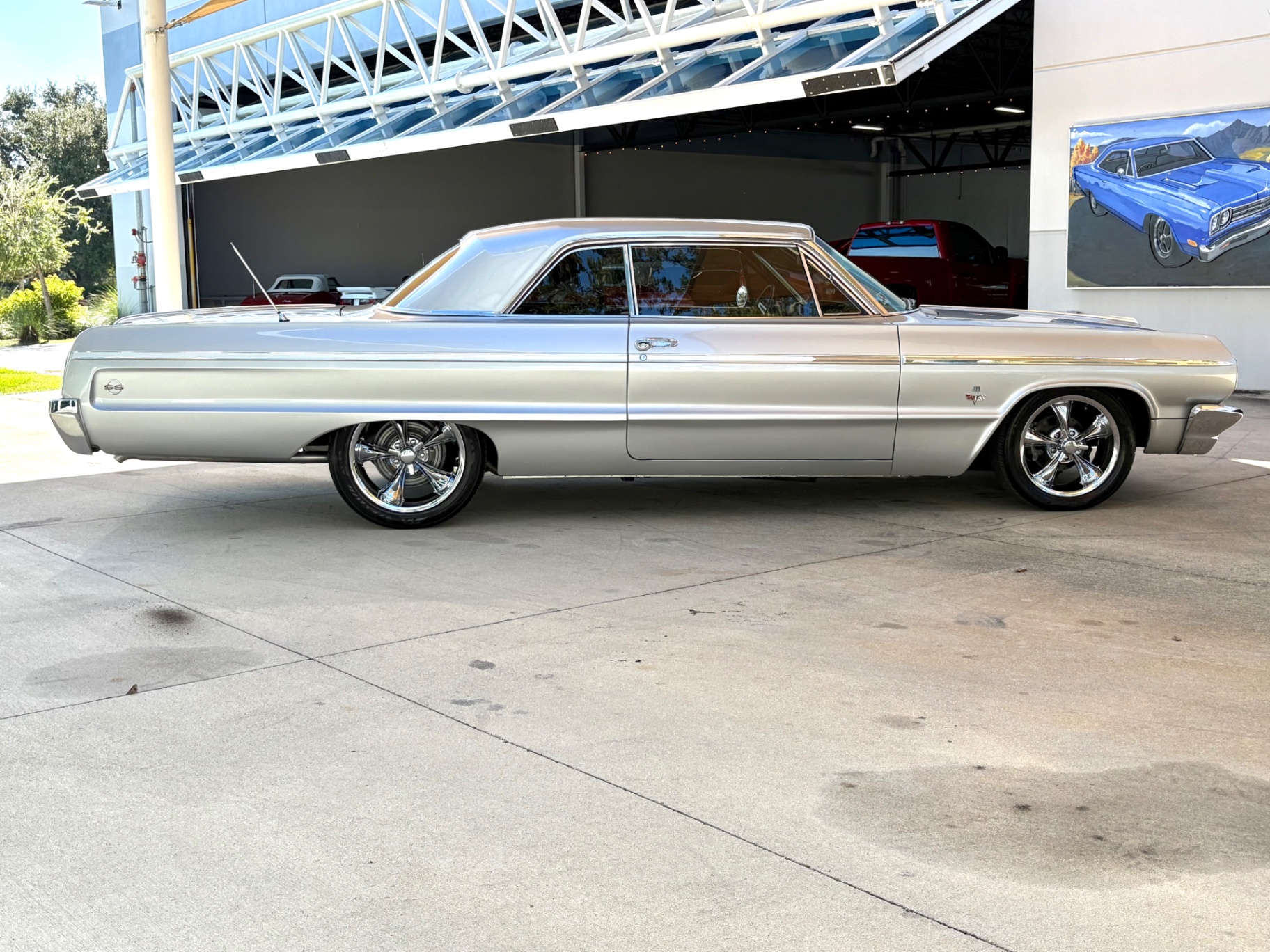 Vehicle photo 4