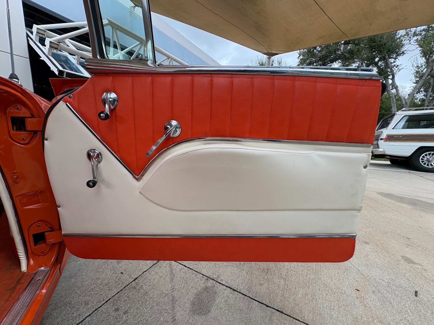 Vehicle photo 38