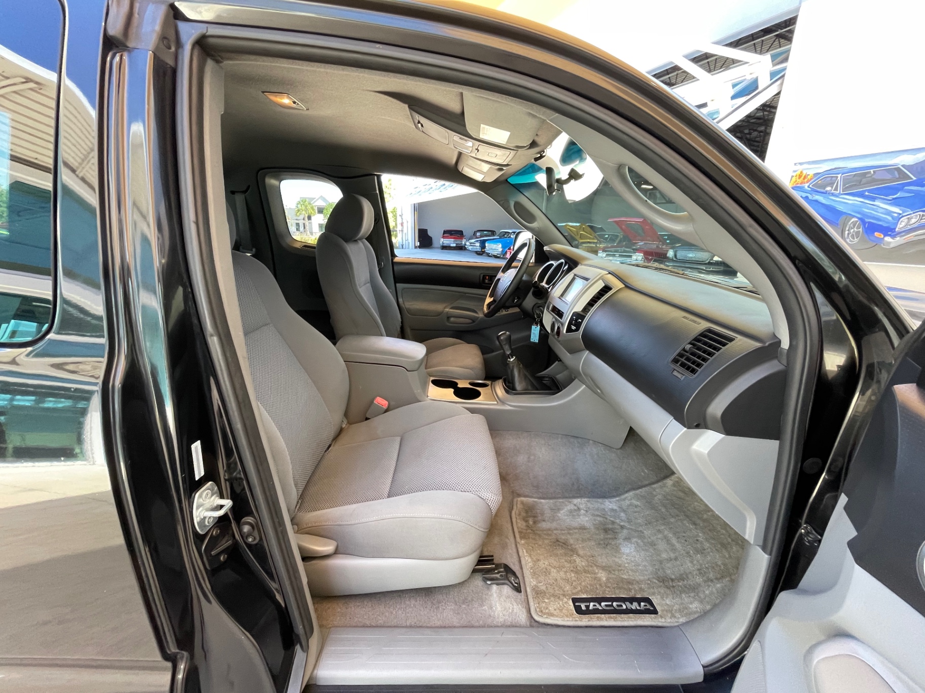 Vehicle photo 35