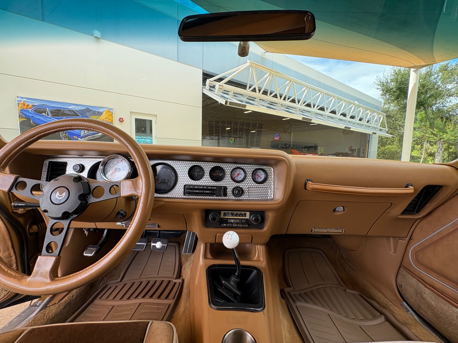 Vehicle photo 34
