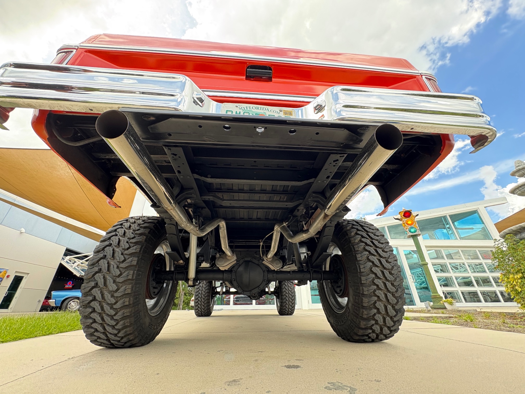 Vehicle photo 46