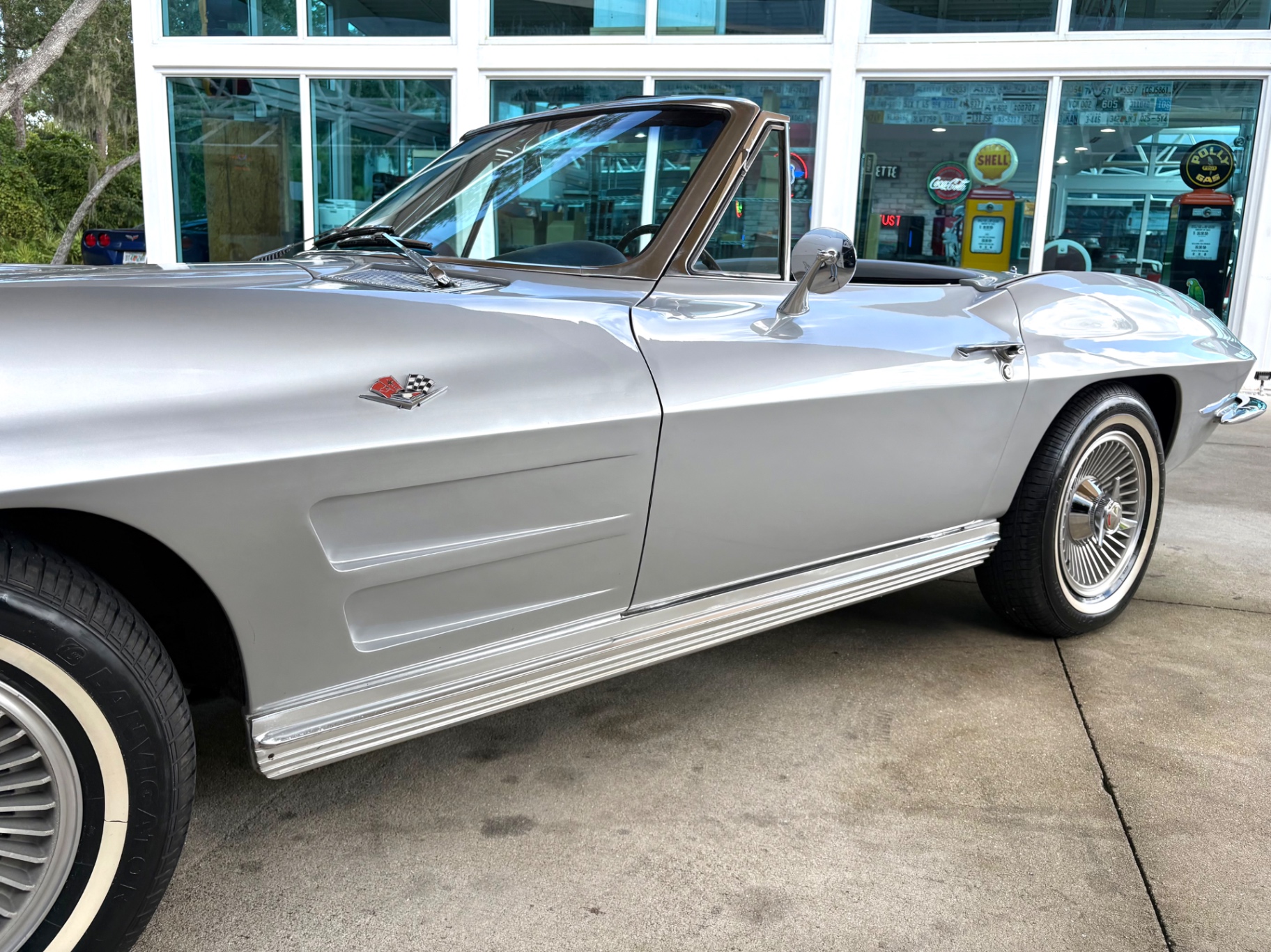 Vehicle photo 13