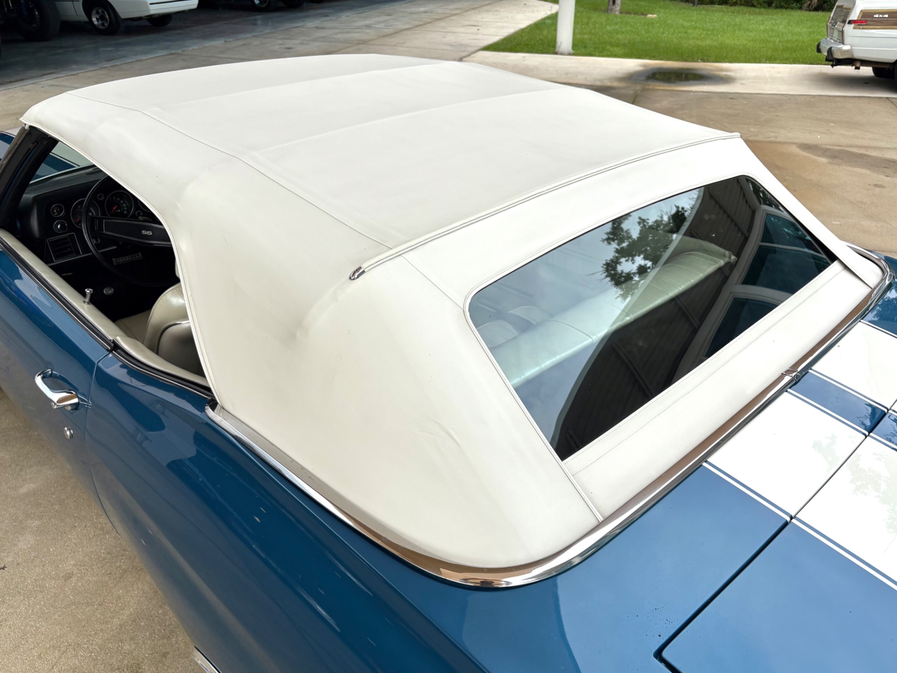 Vehicle photo 22