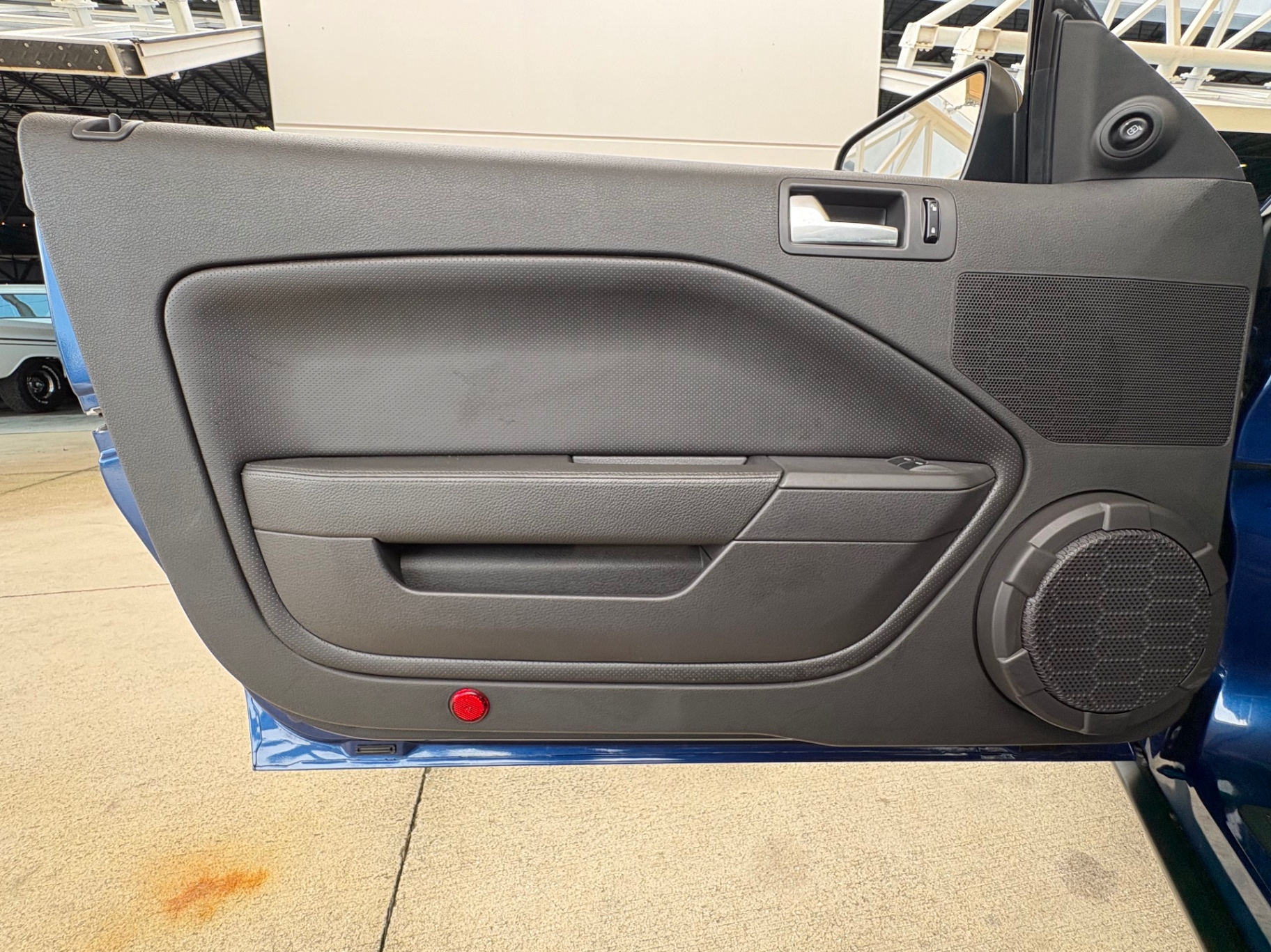 Vehicle photo 33