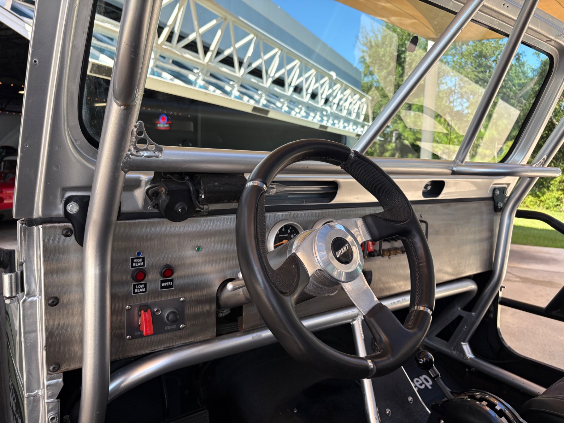 Vehicle photo 31