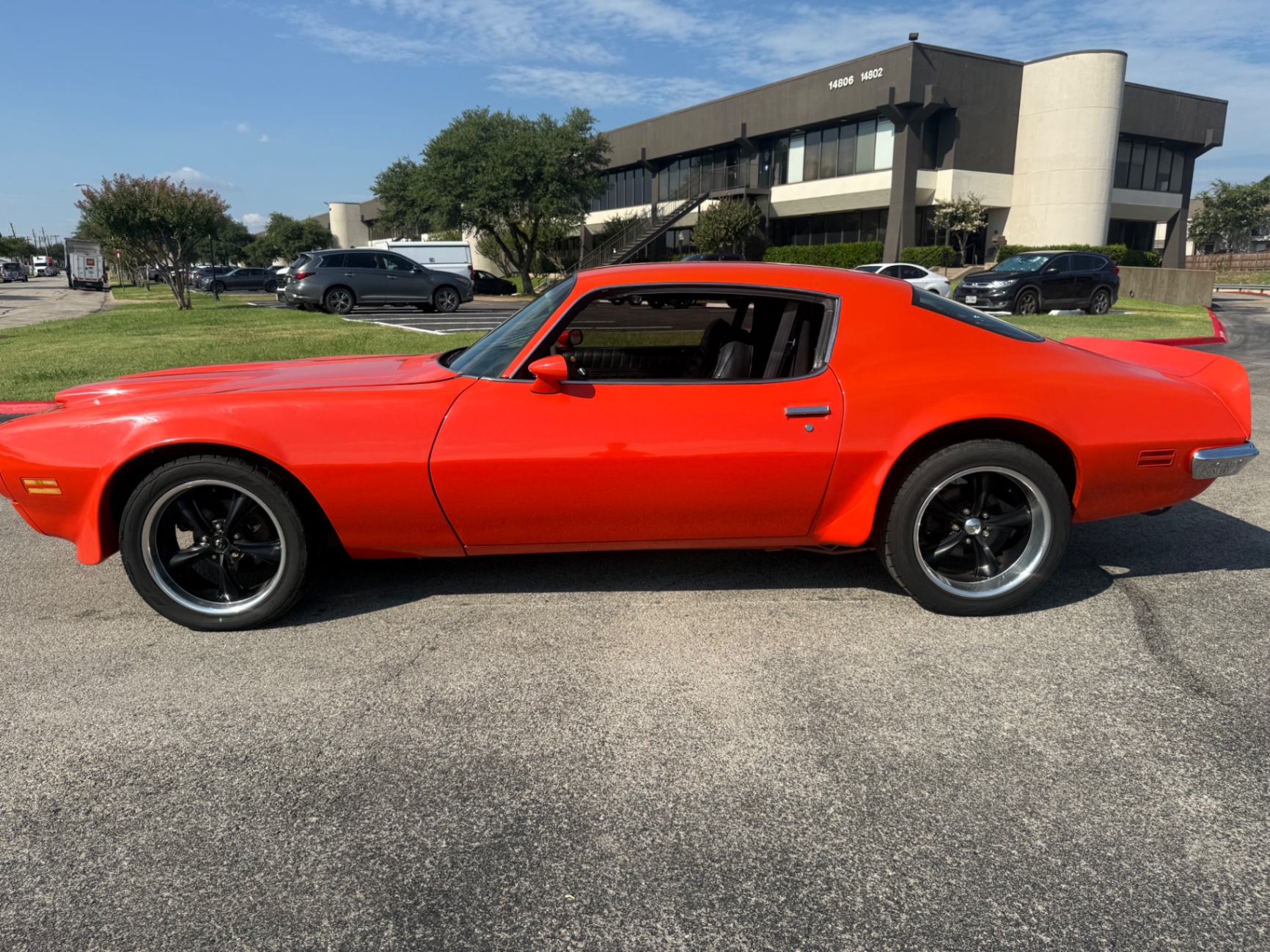 Vehicle photo 4