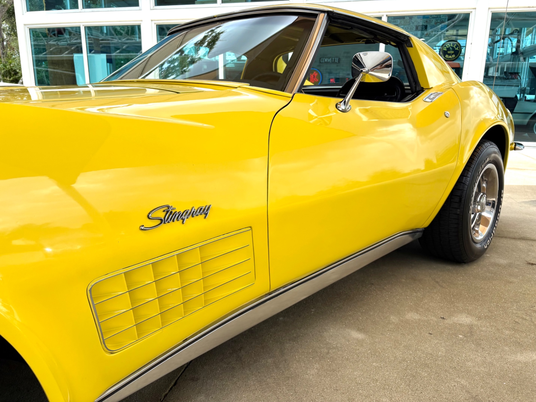 Vehicle photo 13