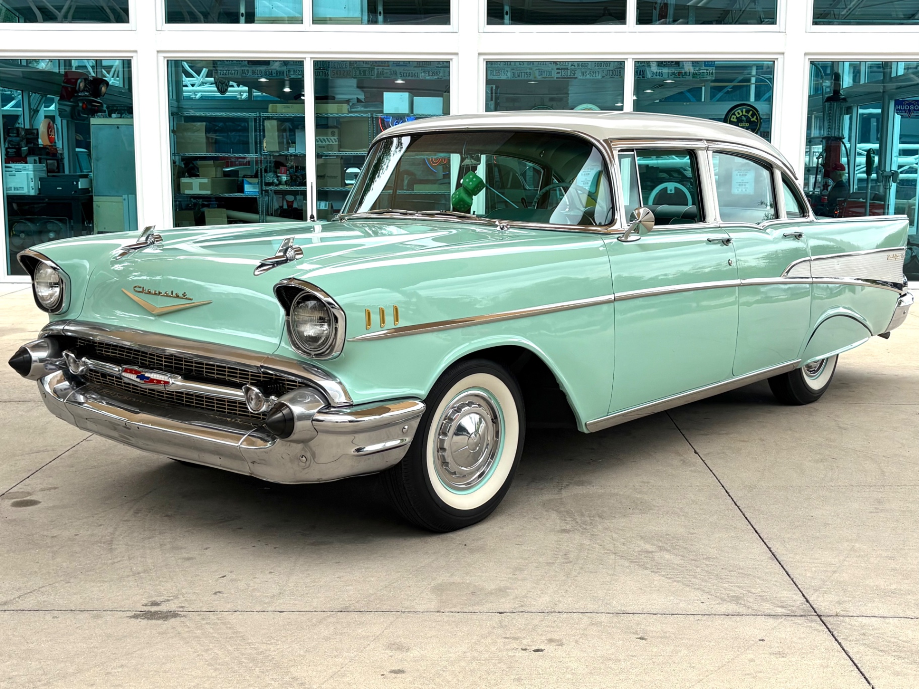 Vehicle photo 11