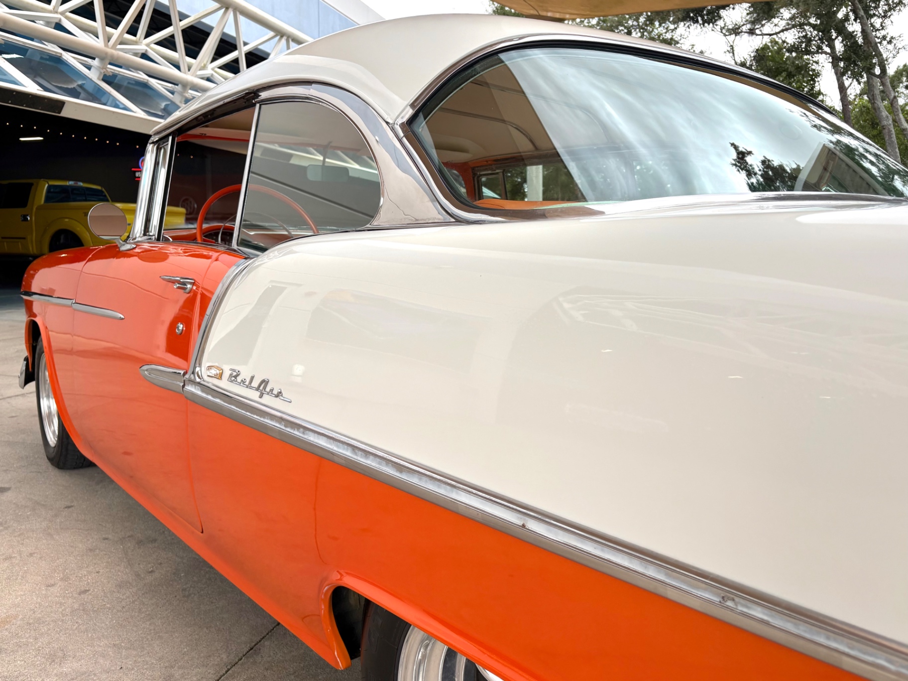 Vehicle photo 15