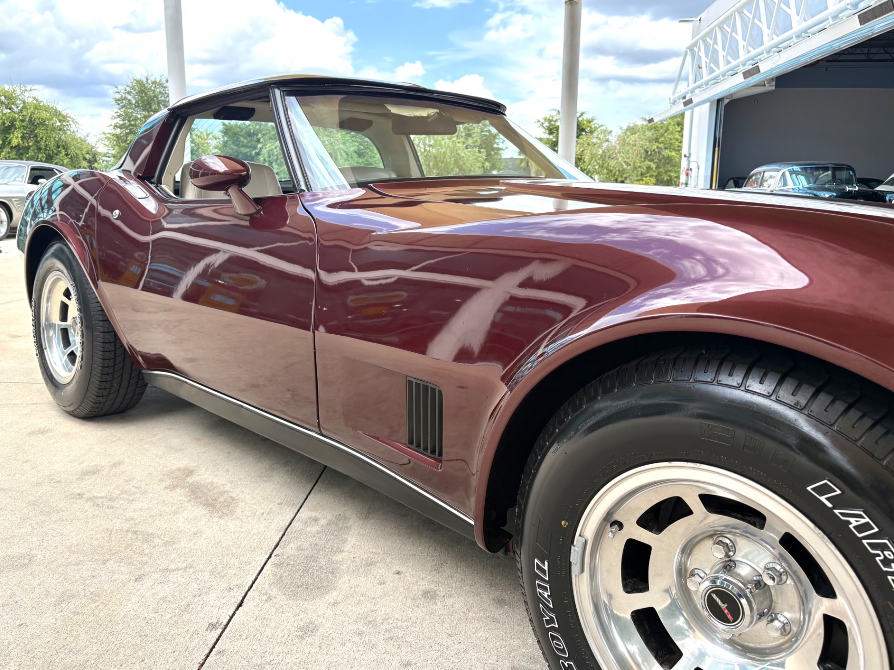 Vehicle photo 18