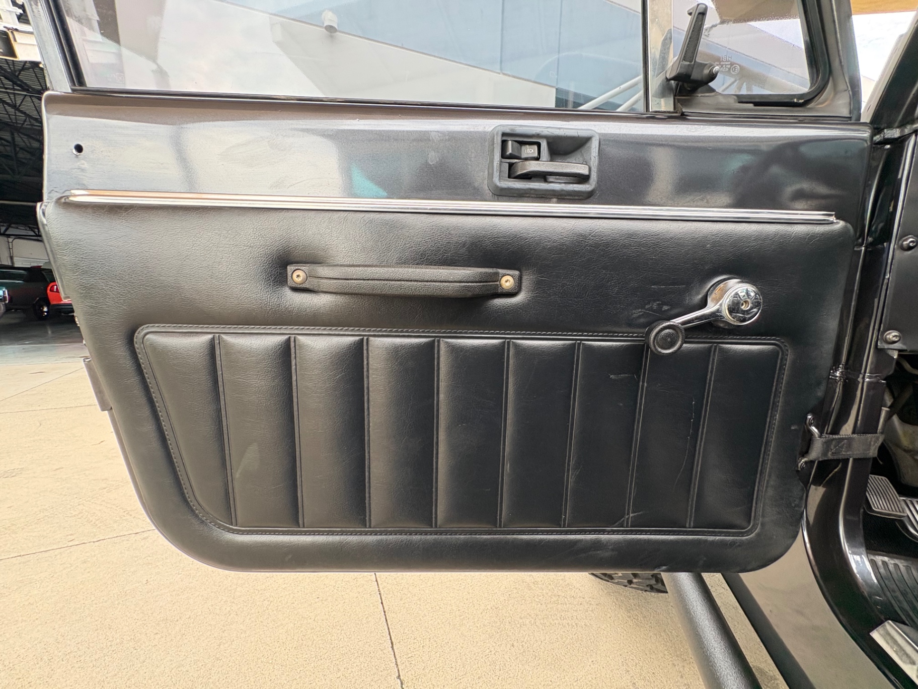 Vehicle photo 31