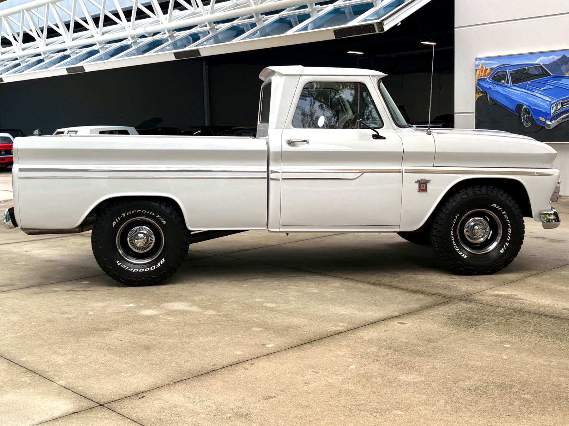 Vehicle photo 5