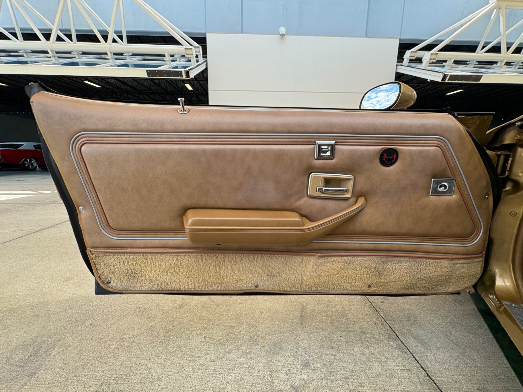 Vehicle photo 29