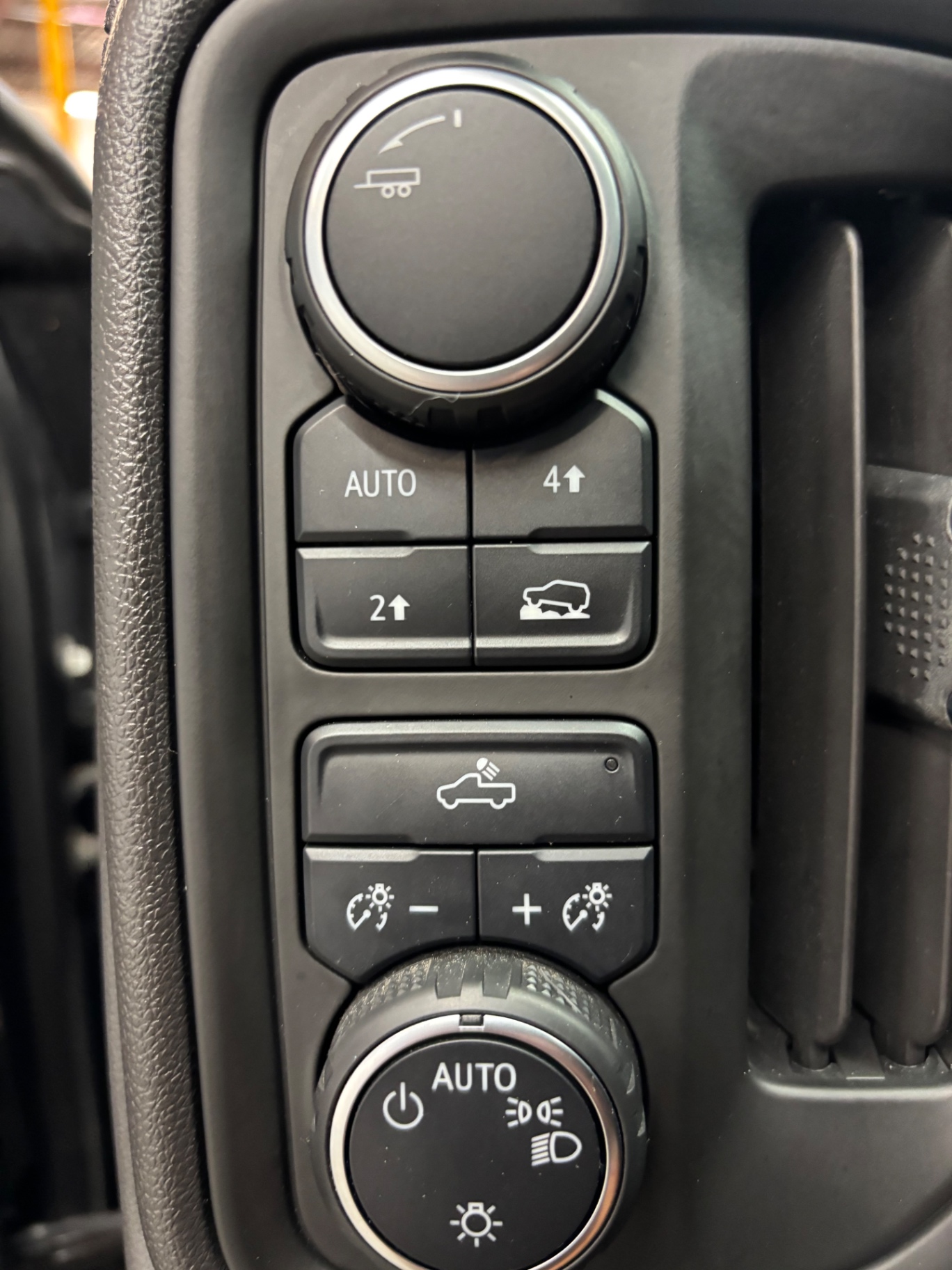 Vehicle photo 28