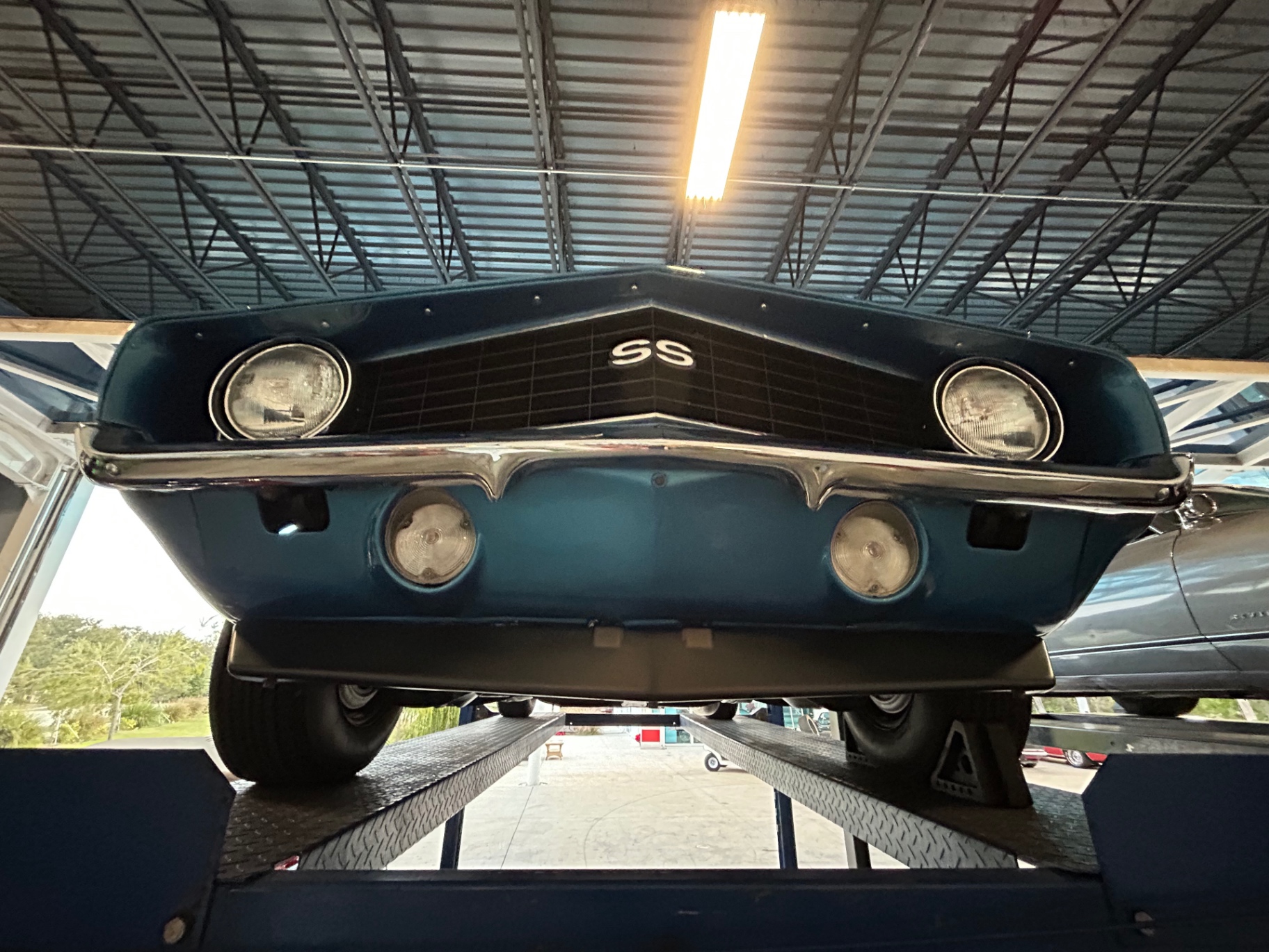 Vehicle photo 37
