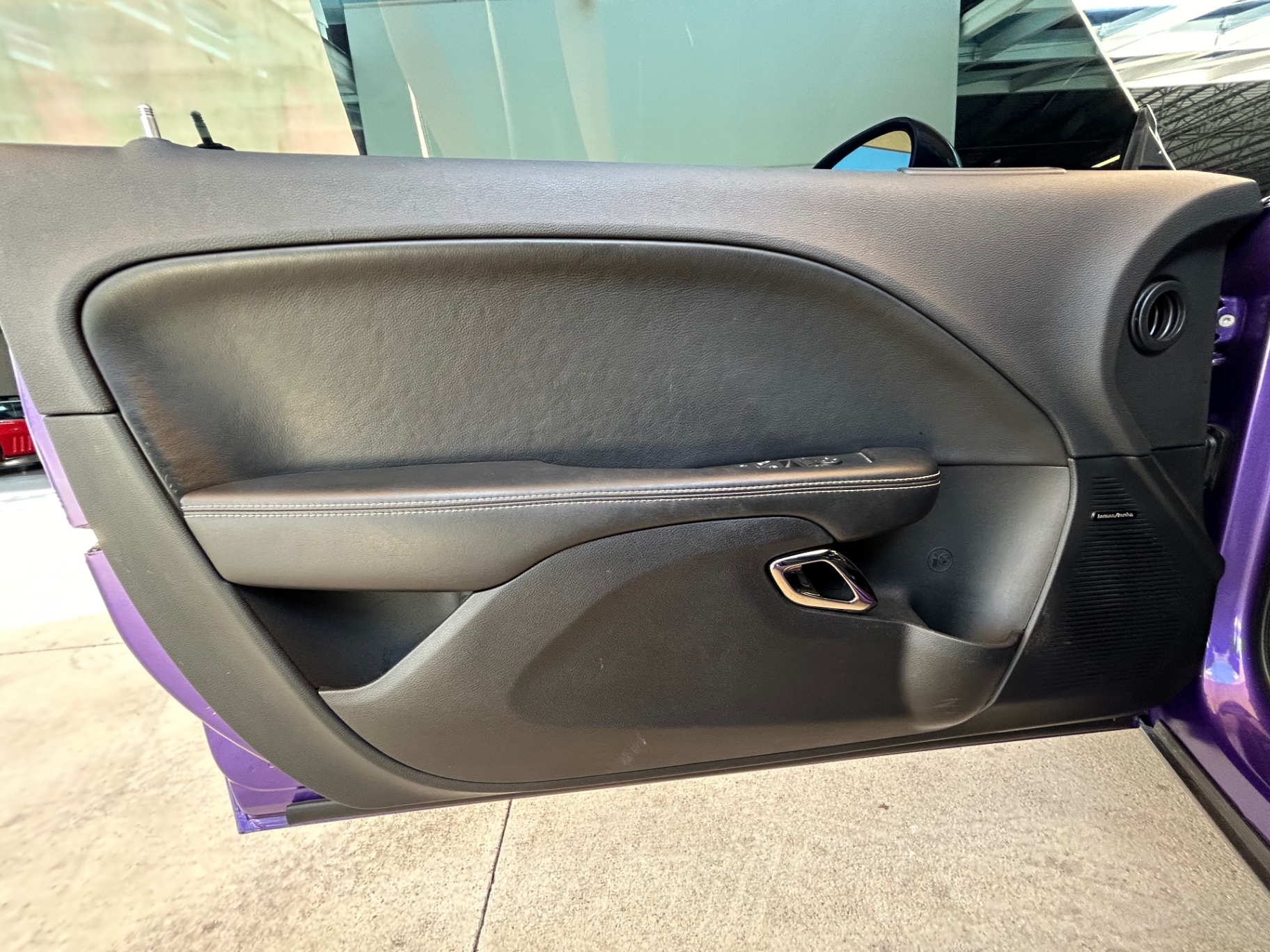 Vehicle photo 20