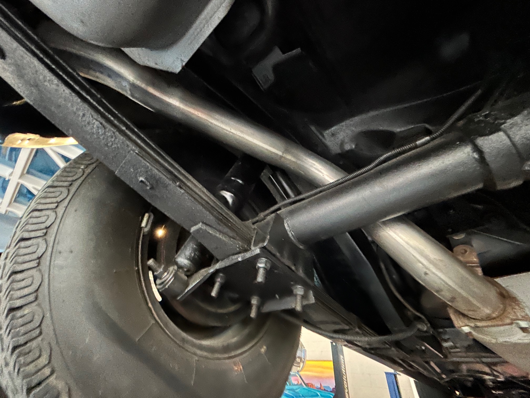 Vehicle photo 30