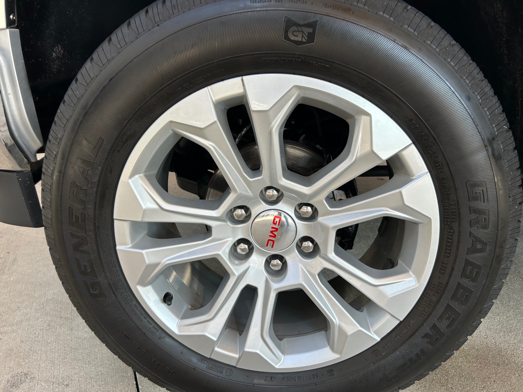 Vehicle photo 19