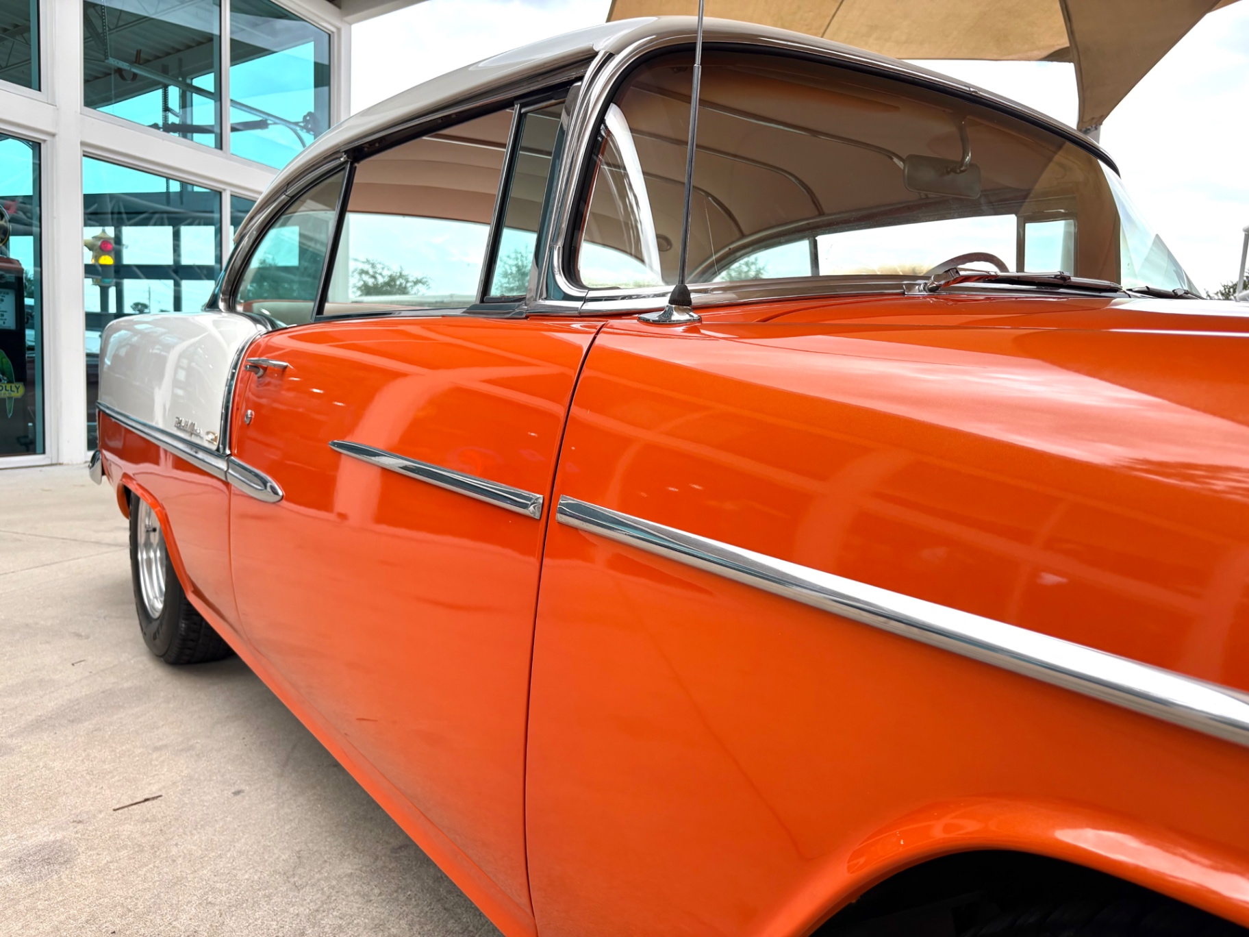 Vehicle photo 19