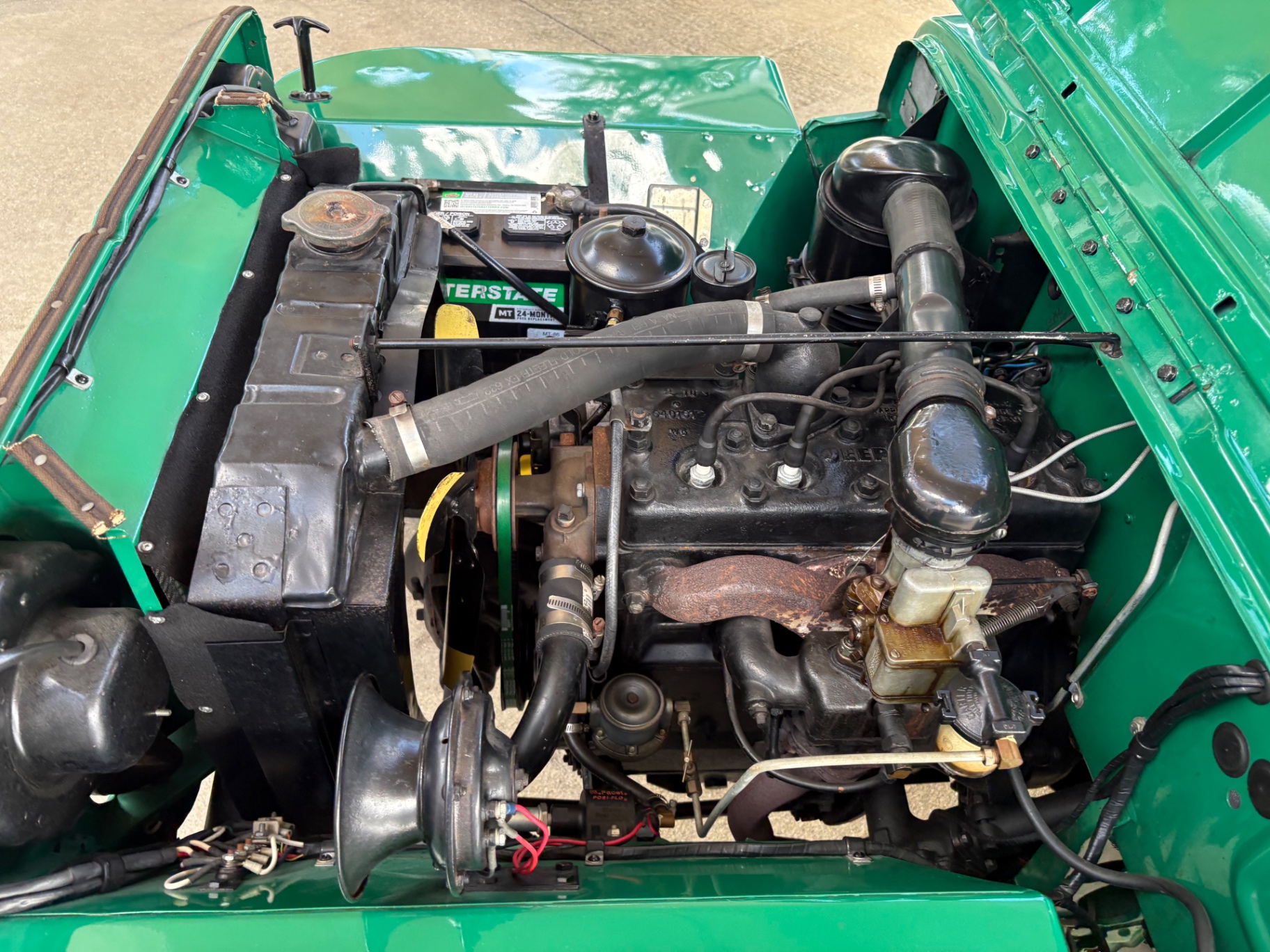 Vehicle photo 30
