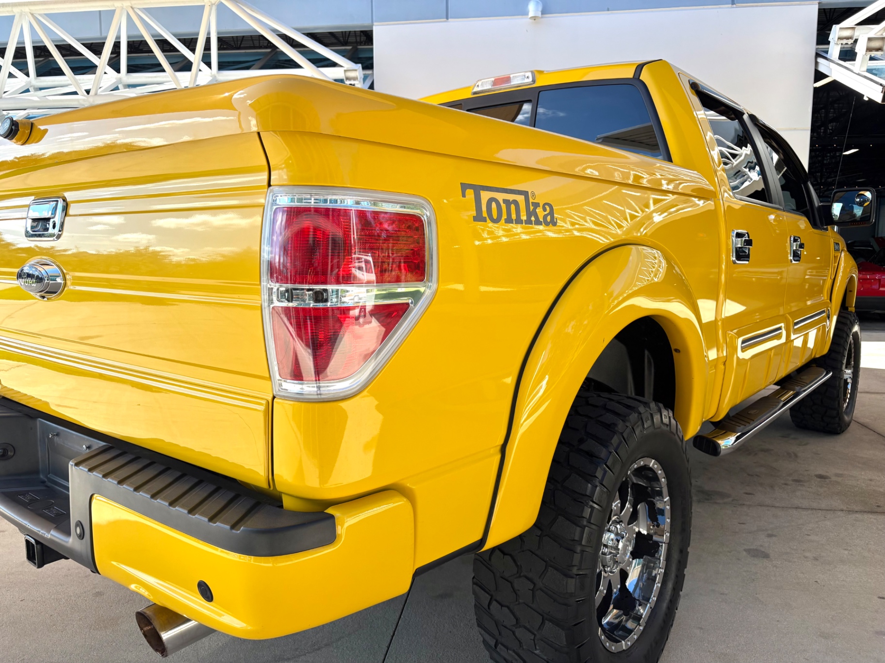 Vehicle photo 15