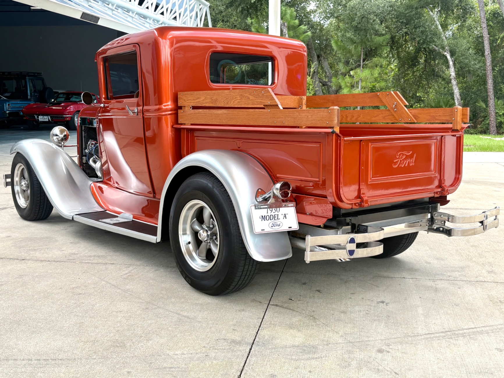 Vehicle photo 9
