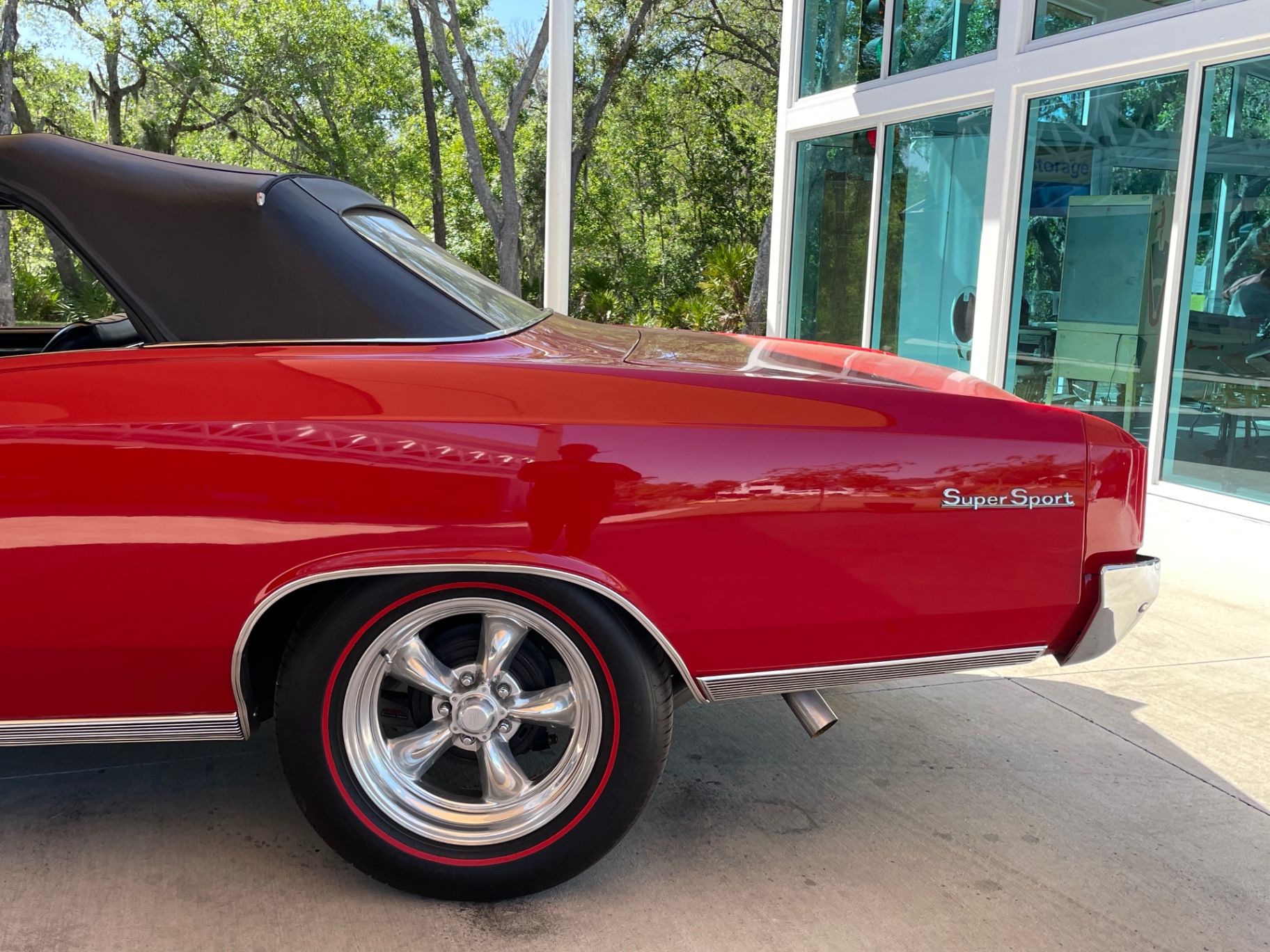 Vehicle photo 13