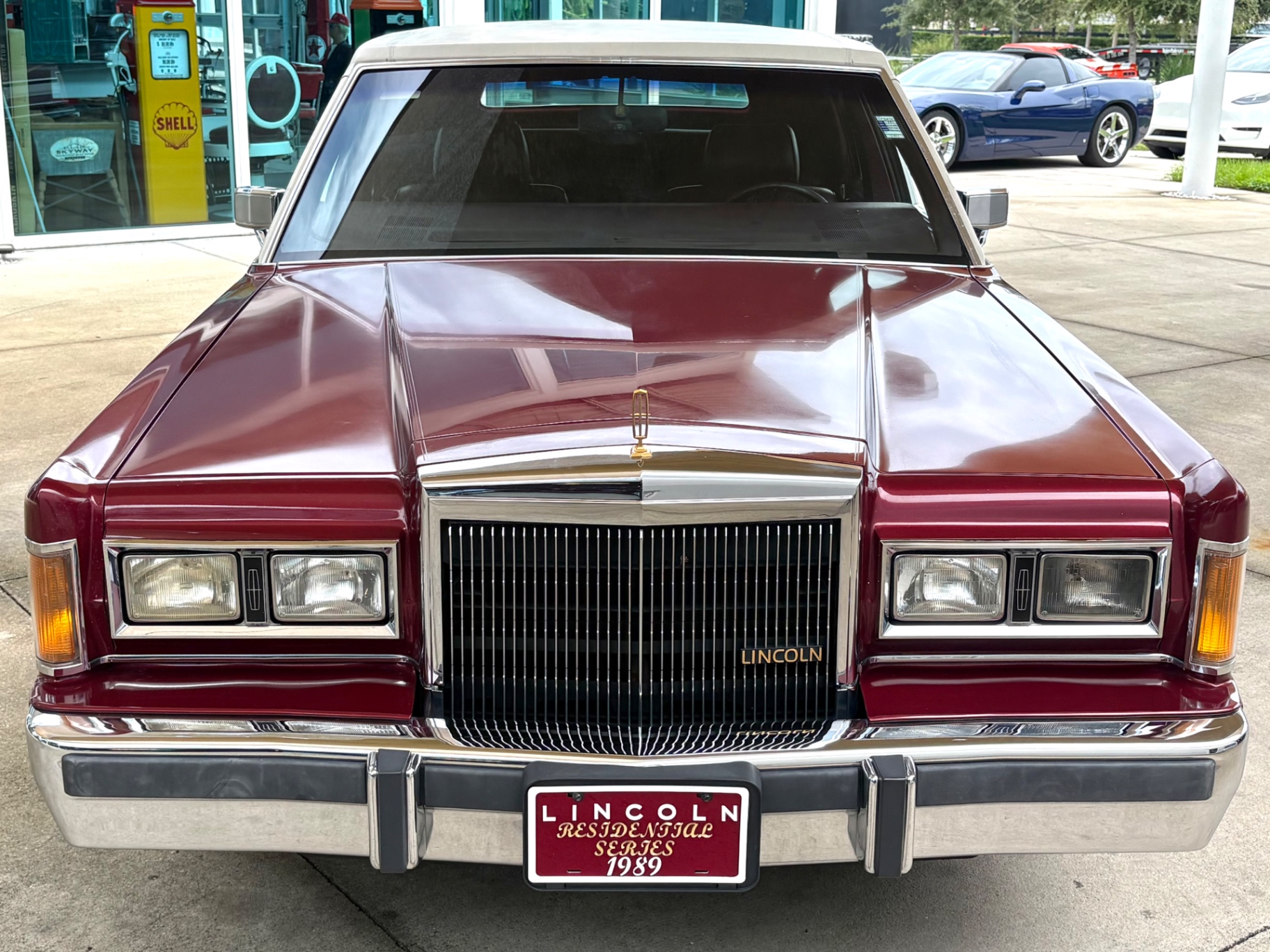 Vehicle photo 3