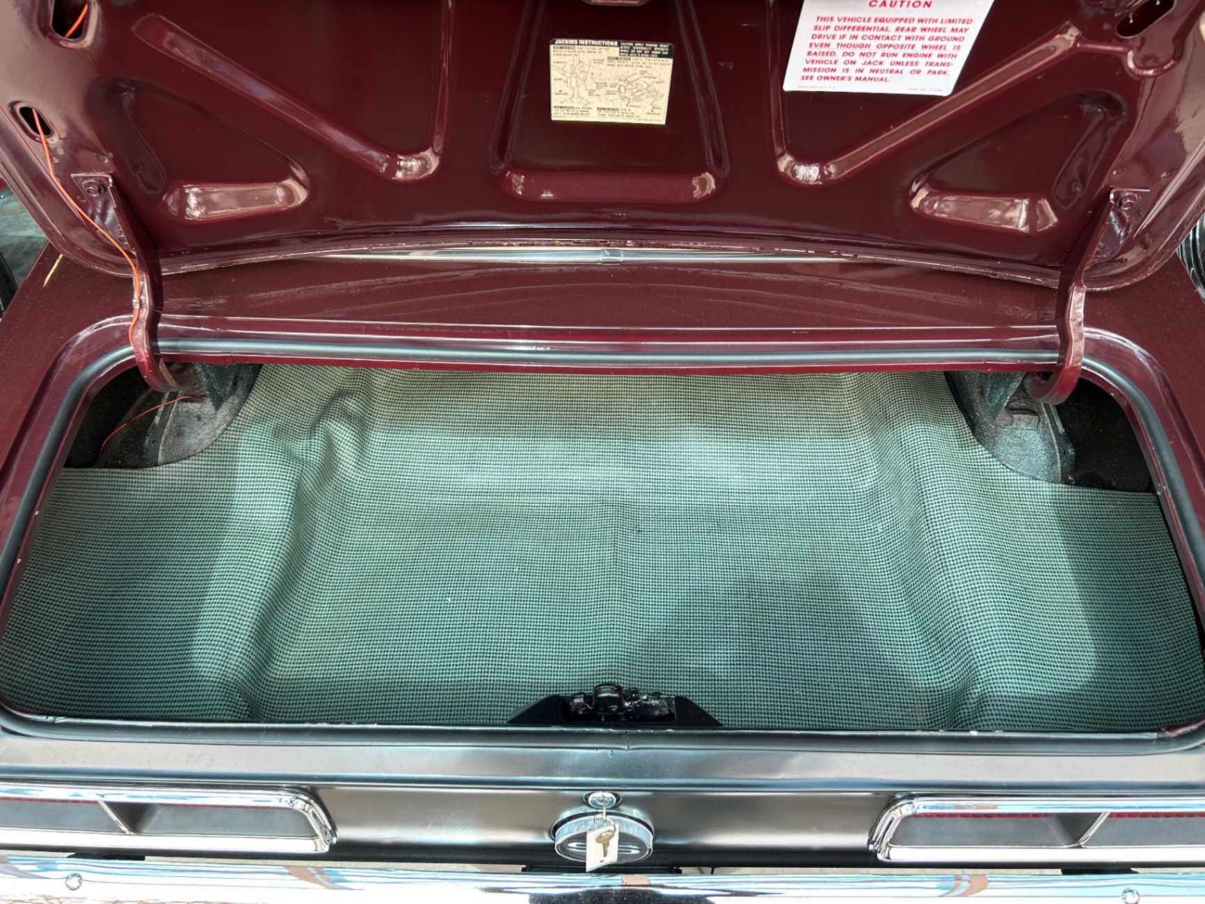 Vehicle photo 8